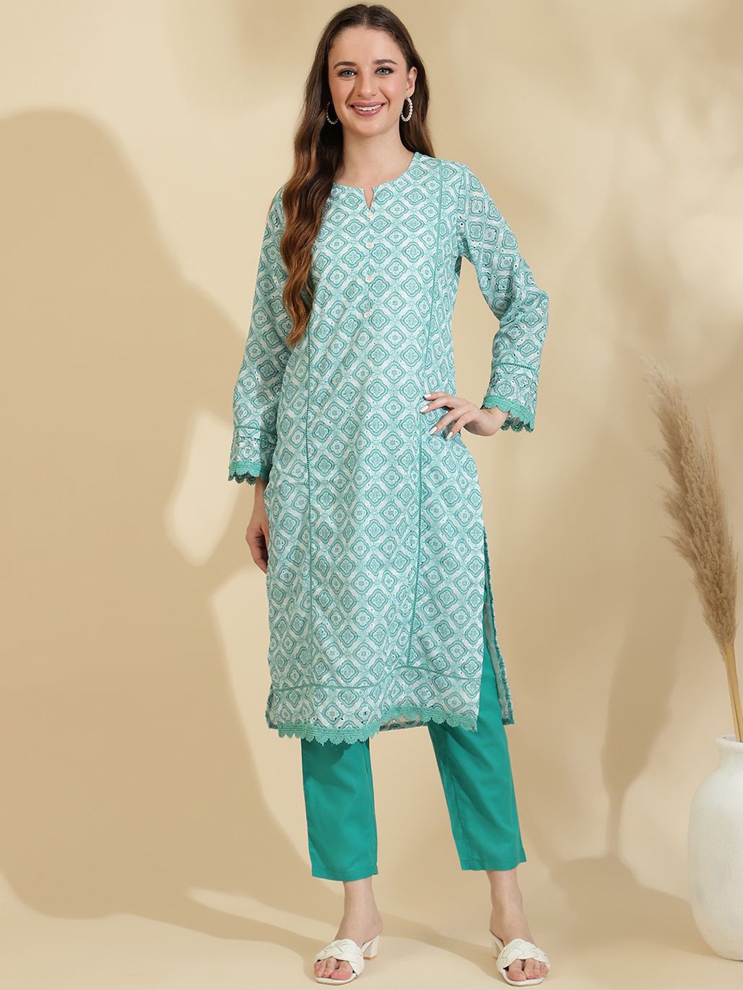 Sringam Floral Printed Mandarin Collar Schiflli Pure Cotton Straight Kurta With Trouser, Green
Sringam Floral Printed Mandarin Collar Schiflli Pure Cotton Straight Kurta With Trouser, Green