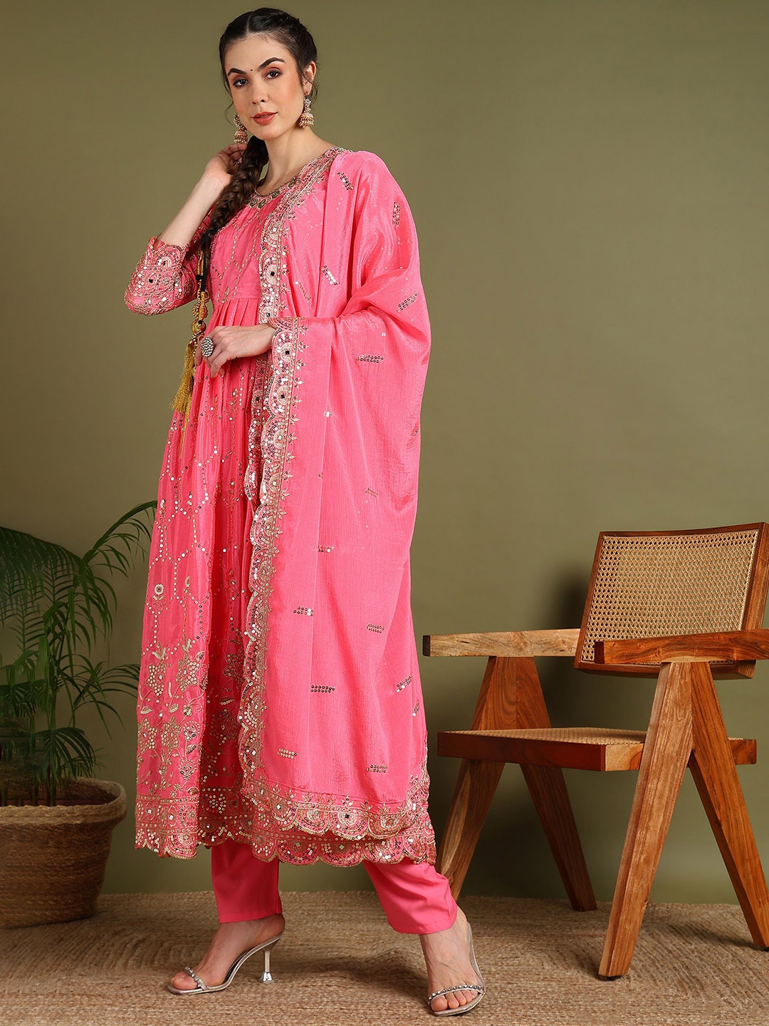 BHARODIYA ENTERPRISES Floral Embroidered Anarkali Sequinned Kurta with Trousers & Dupatta, Pink
BHARODIYA ENTERPRISES Floral Embroidered Anarkali Sequinned Kurta with Trousers & Dupatta, Pink
