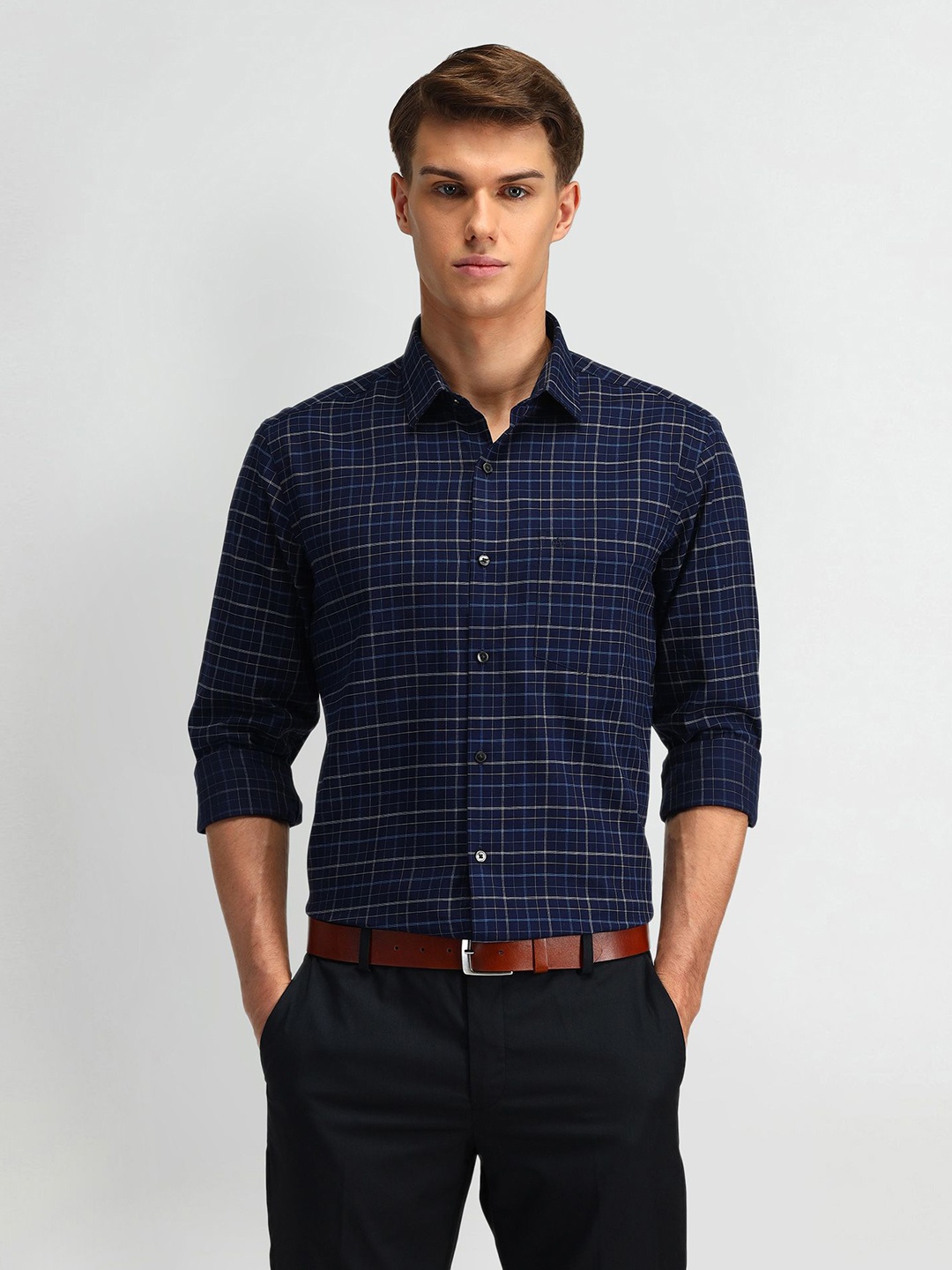 Arrow Men Manhattan Spread Collar Gingham Checked Cotton Slim Fit Formal Shirt, Navy blue
Arrow Men Manhattan Spread Collar Gingham Checked Cotton Slim Fit Formal Shirt, Navy blue