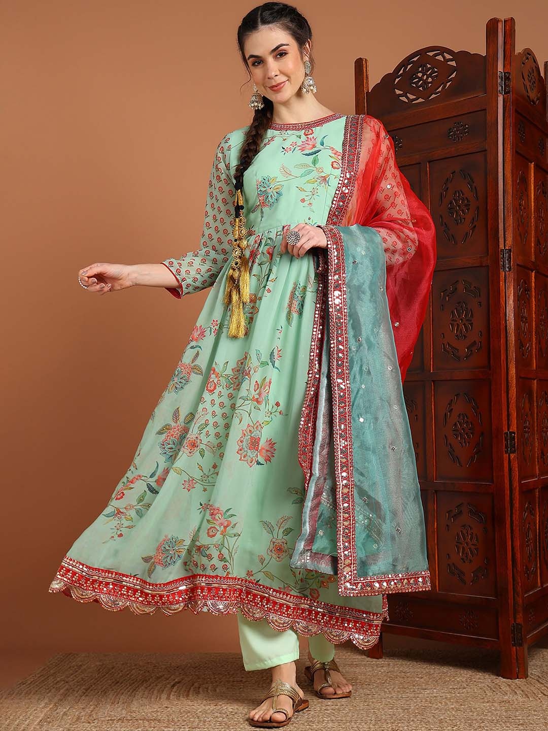 BHARODIYA ENTERPRISES Floral Printed Georgette Sequinned Kurta with Trousers & Dupatta, Green
BHARODIYA ENTERPRISES Floral Printed Georgette Sequinned Kurta with Trousers & Dupatta, Green