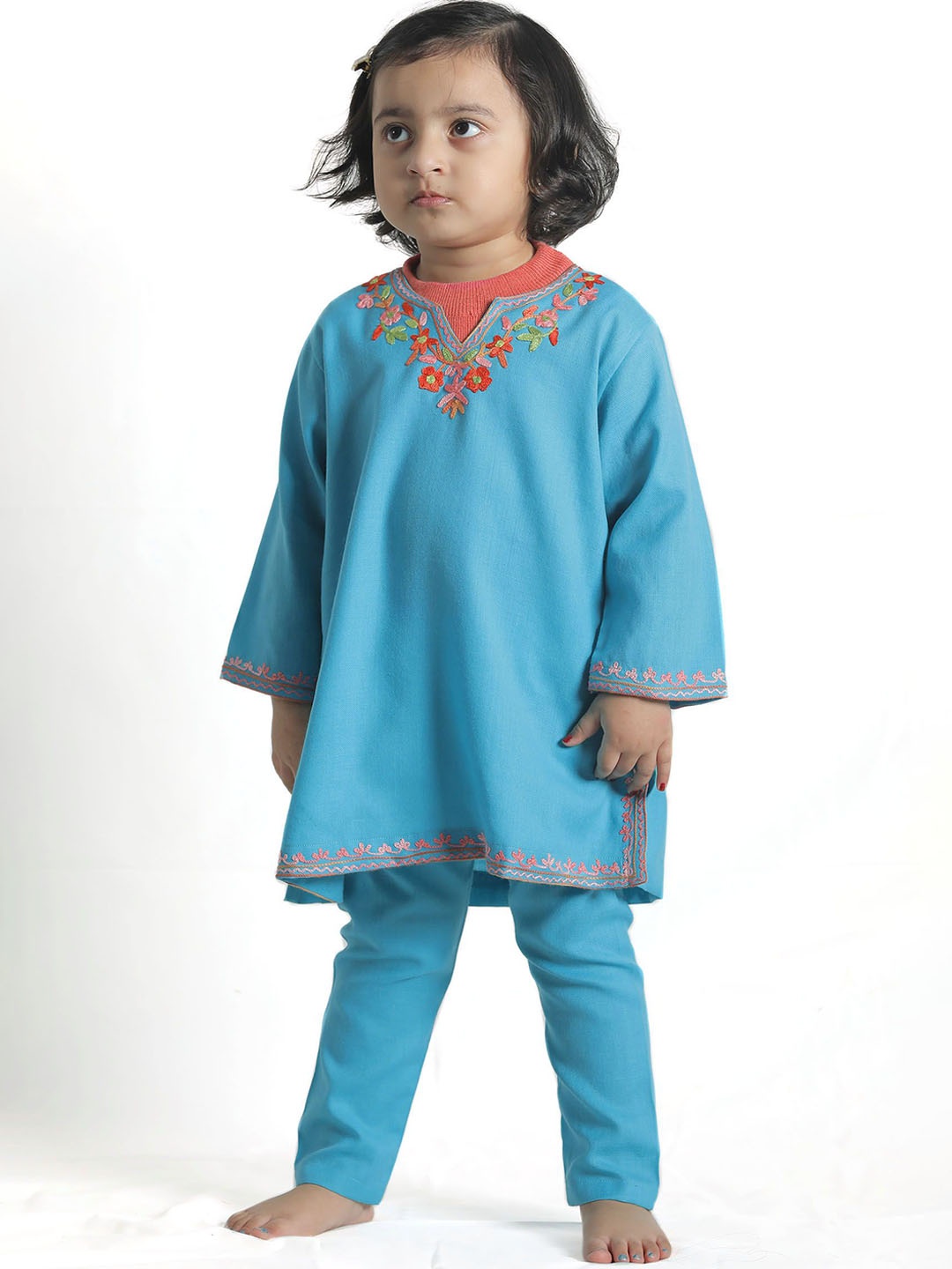 TJORI Girls Floral Embroidered Thread Work Pure Wool Kurta With Trousers, Blue
TJORI Girls Floral Embroidered Thread Work Pure Wool Kurta With Trousers, Blue