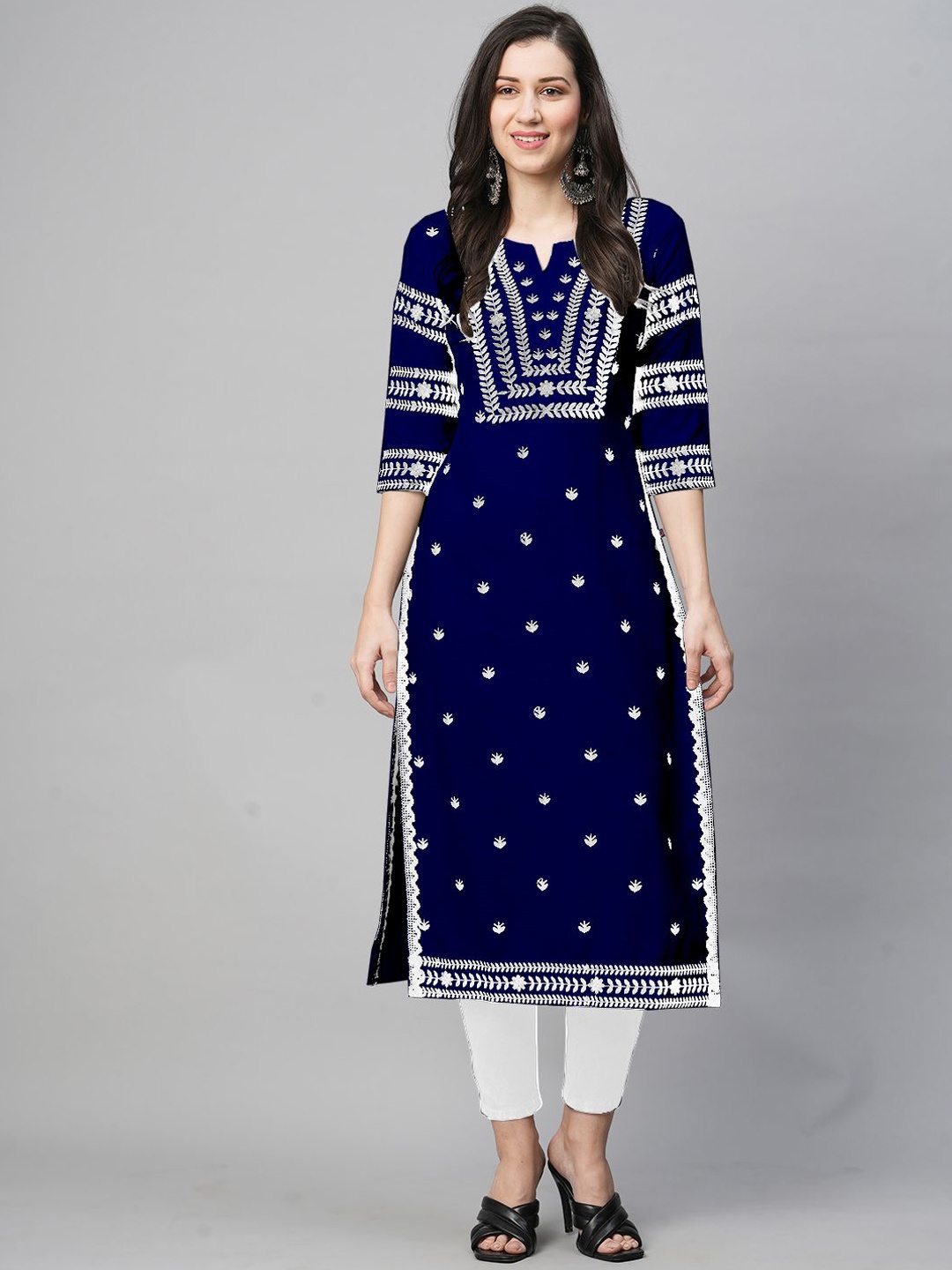 zeenat libas Floral Embroidered Thread Work Notched Round Neck Straight Kurta, Navy blue
zeenat libas Floral Embroidered Thread Work Notched Round Neck Straight Kurta, Navy blue