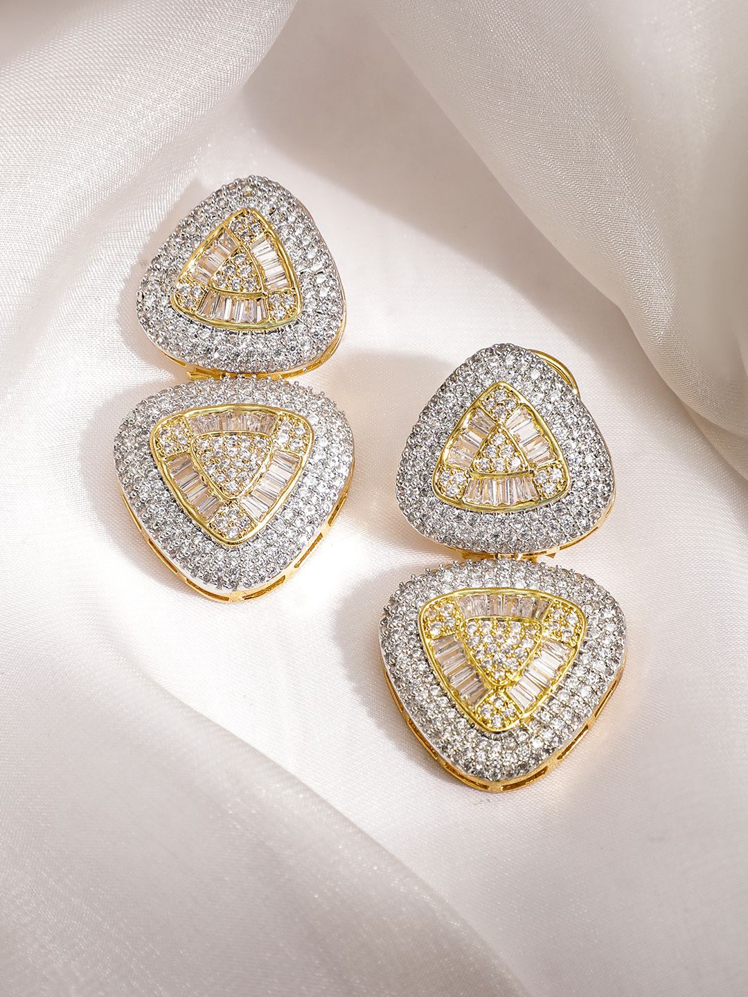 Rubans Dual Gold & Rhodium-Plated Premium AAA Crystal & Cubic Zirconia Drop Earrings
Rubans Dual Gold & Rhodium-Plated Premium AAA Crystal & Cubic Zirconia Drop Earrings