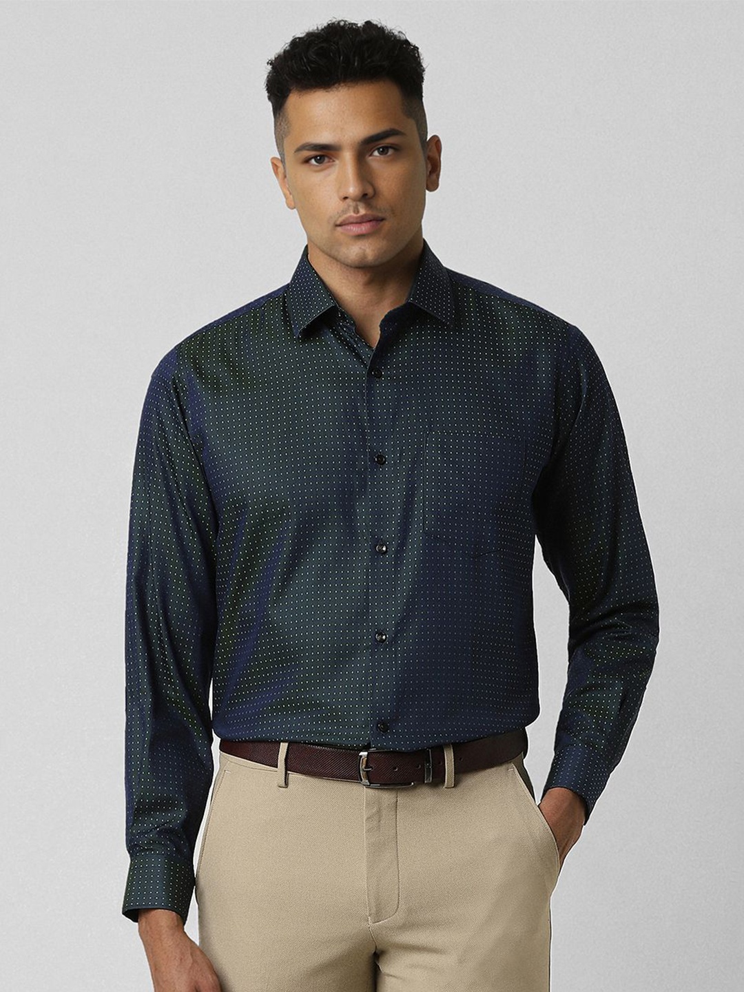 Van Heusen Men Spread Collar Micro Ditsy Printed Cotton Formal Shirt, Navy blue
Van Heusen Men Spread Collar Micro Ditsy Printed Cotton Formal Shirt, Navy blue