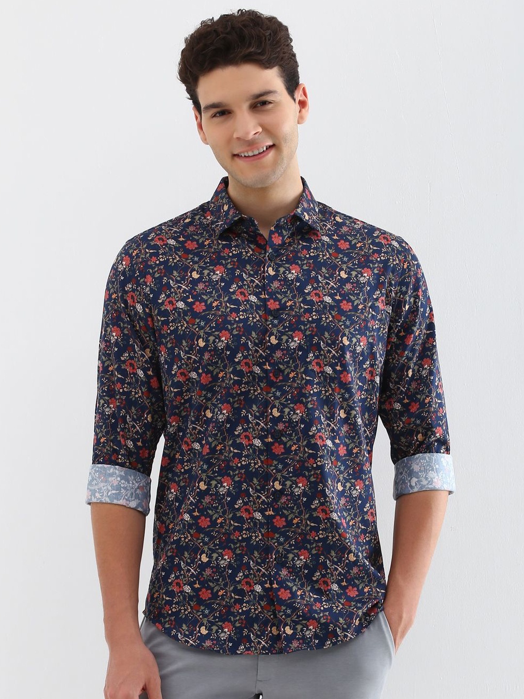 Allen Solly Men Spread Collar Floral Printed Cotton Slim Fit Casual Shirt, Navy blue
Allen Solly Men Spread Collar Floral Printed Cotton Slim Fit Casual Shirt, Navy blue