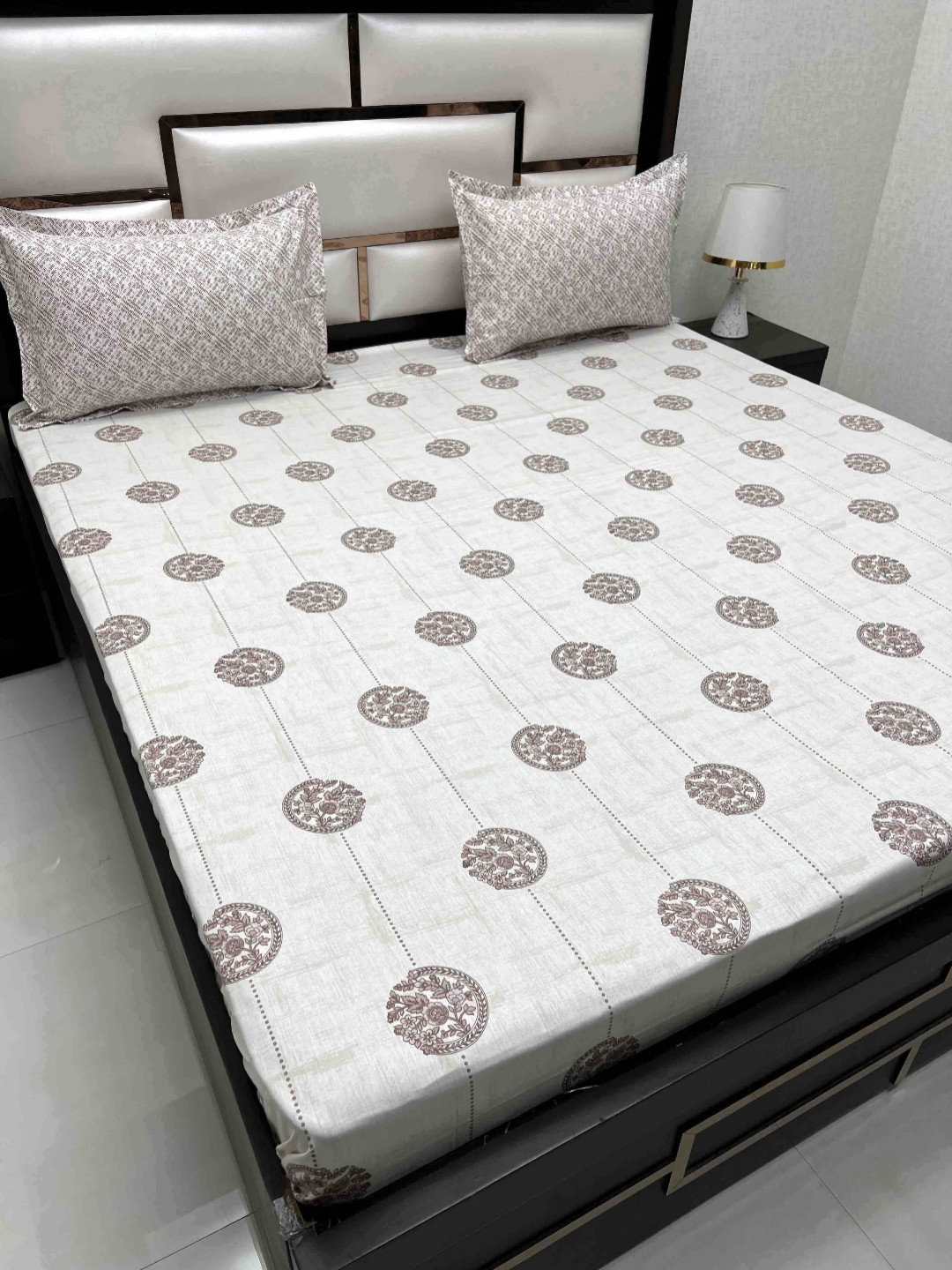 Pure Decor Lifestyle Brown & Grey Printed 300 TC Cotton King Bedsheet with 2 Pillow Covers
Pure Decor Lifestyle Brown & Grey Printed 300 TC Cotton King Bedsheet with 2 Pillow Covers