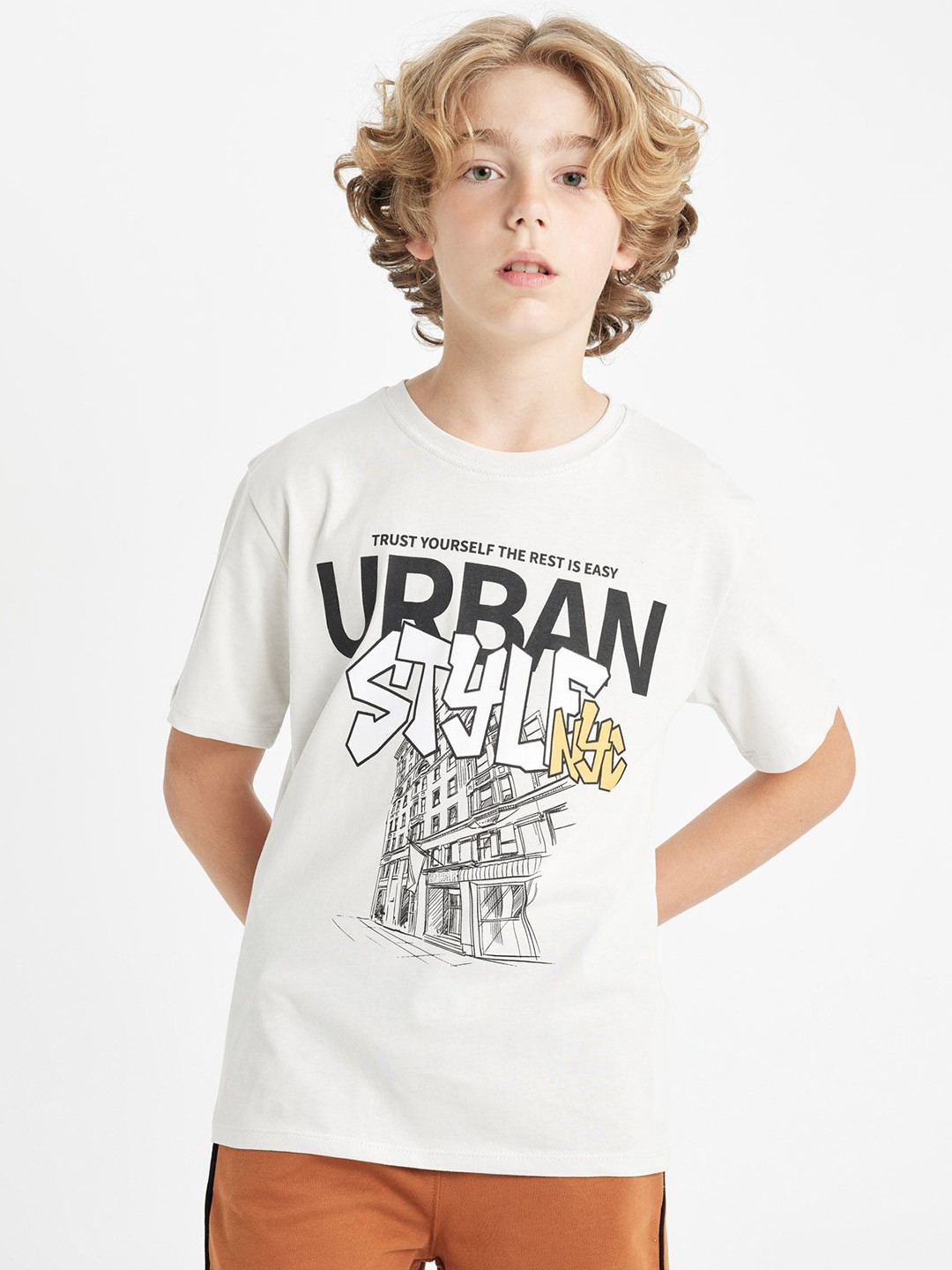 DeFacto Boys Typography Printed Round Neck Cotton T-shirt, Off white 
DeFacto Boys Typography Printed Round Neck Cotton T-shirt, Off white