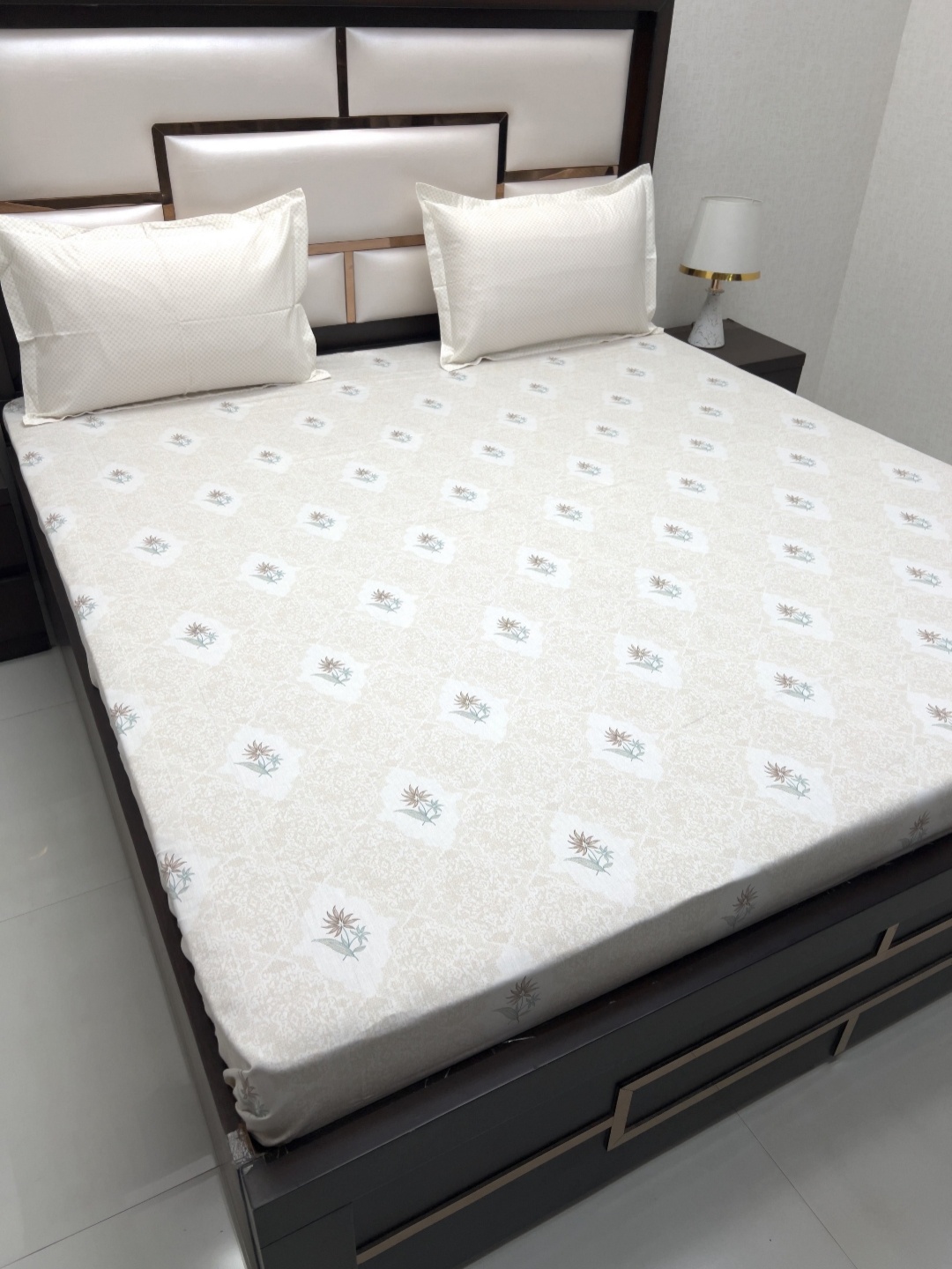 Pure Decor Lifestyle Yellow Floral Pure Cotton 300 TC King Bedsheet with 2 Pillow Covers
Pure Decor Lifestyle Yellow Floral Pure Cotton 300 TC King Bedsheet with 2 Pillow Covers