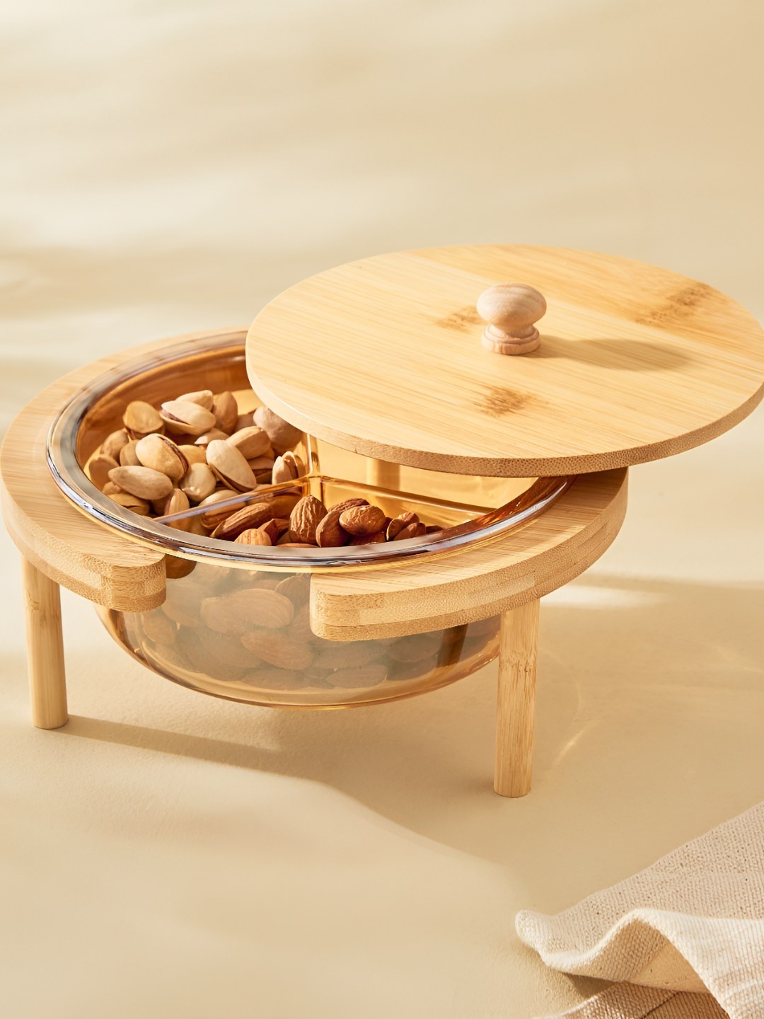 Home Centre Showstopper Seong Brown Glass Serving Bowl With Bamboo Stand and Lid - 900ml
Home Centre Showstopper Seong Brown Glass Serving Bowl With Bamboo Stand and Lid - 900ml