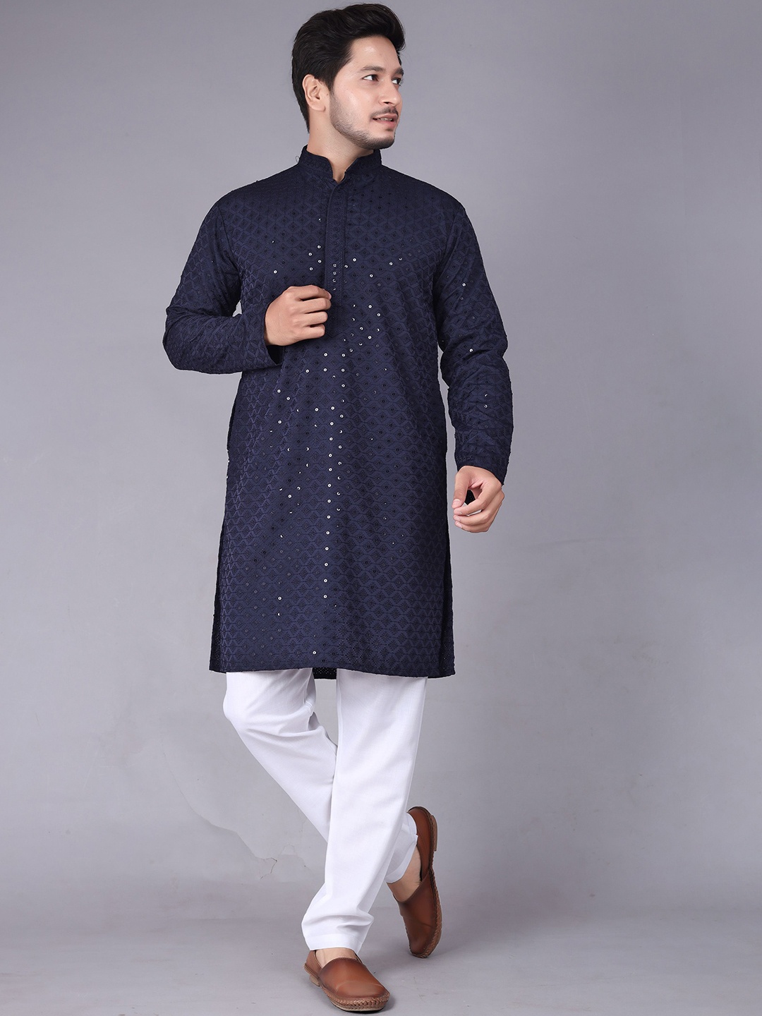 Xepon Geometric Embroidered Sequinned Mandarin Collar Straight Kurta with Pyjamas, Navy blue
Xepon Geometric Embroidered Sequinned Mandarin Collar Straight Kurta with Pyjamas, Navy blue