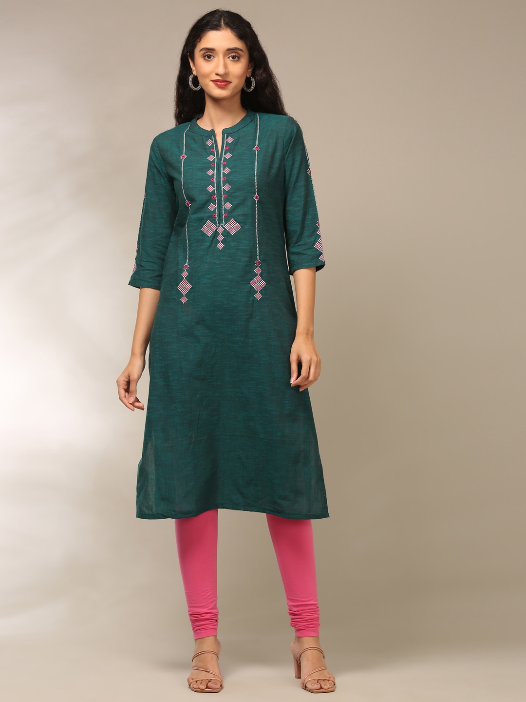 Alena Geometric Embroidered Mandarin Collar Thread Work Pure Cotton Straight Kurta, Teal
Alena Geometric Embroidered Mandarin Collar Thread Work Pure Cotton Straight Kurta, Teal
