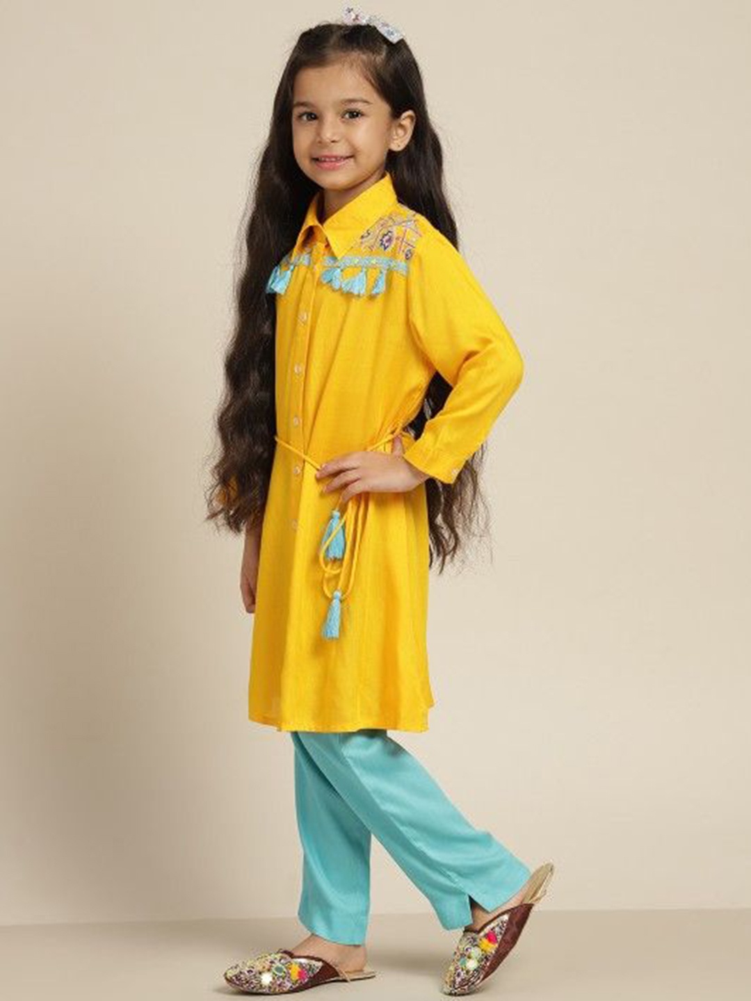 HERE&NOW Girls Geometric Embroidered Shirt Collar Thread Work A-Line Kurta with Trousers, Yellow
HERE&NOW Girls Geometric Embroidered Shirt Collar Thread Work A-Line Kurta with Trousers, Yellow