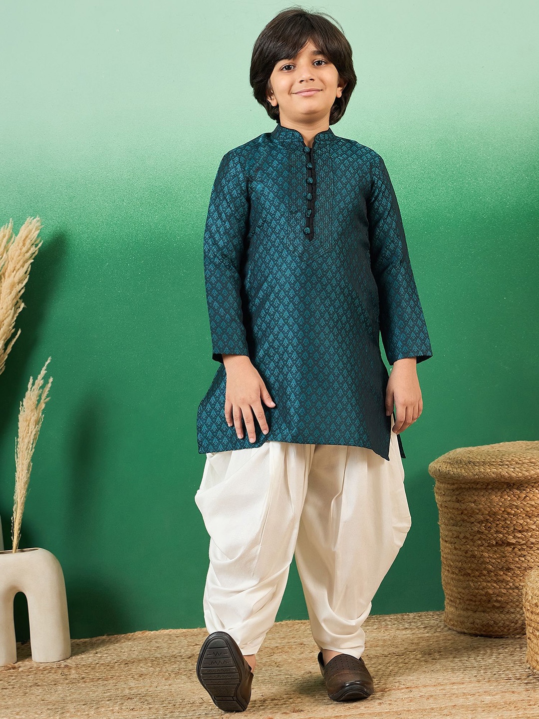 Sangria Boys Ethnic Motifs Woven Design Mandarin Collar Jacquard Straight Kurta, Teal
Sangria Boys Ethnic Motifs Woven Design Mandarin Collar Jacquard Straight Kurta, Teal