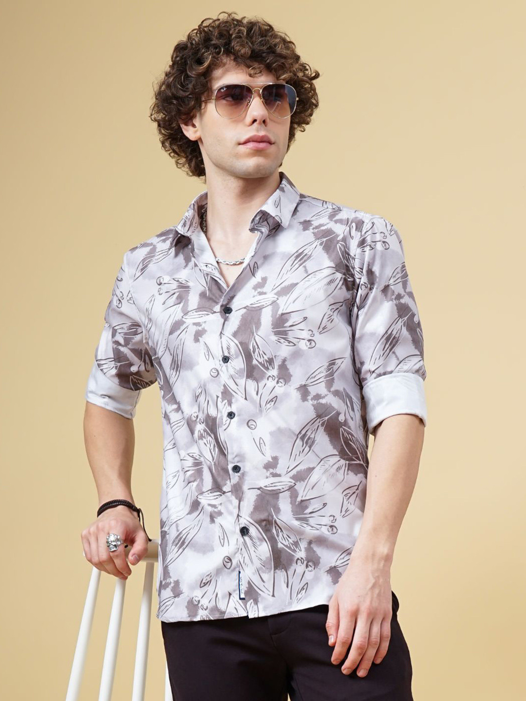 PAUL STREET Men Classic Spread Collar Floral Printed Slim Fit Casual Shirt, Beige
PAUL STREET Men Classic Spread Collar Floral Printed Slim Fit Casual Shirt, Beige