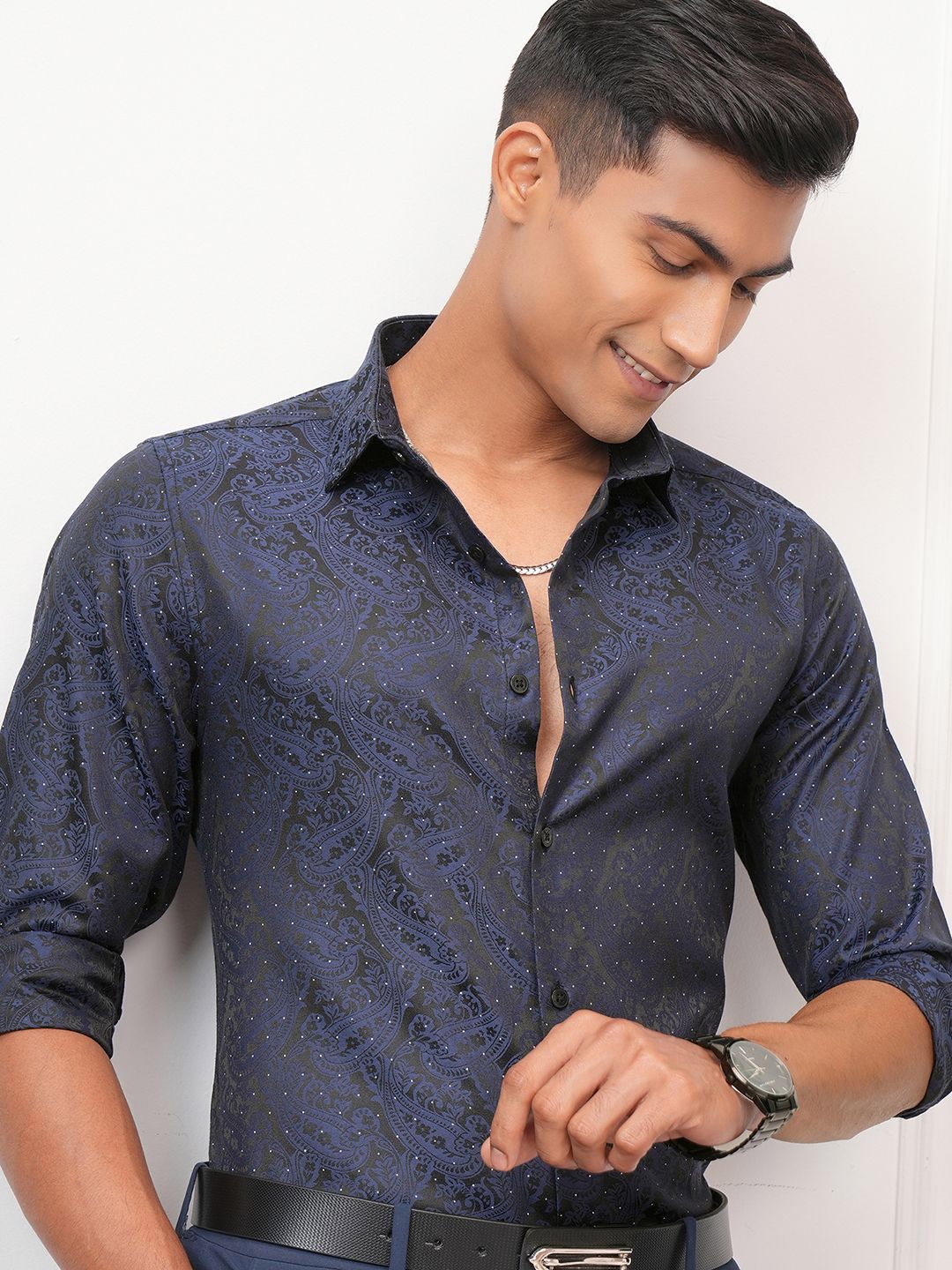 LOCOMOTIVE Men Cutaway Collar Ethnic Motifs Printed Cotton Slim Fit Casual Shirt, Navy blue
LOCOMOTIVE Men Cutaway Collar Ethnic Motifs Printed Cotton Slim Fit Casual Shirt, Navy blue
