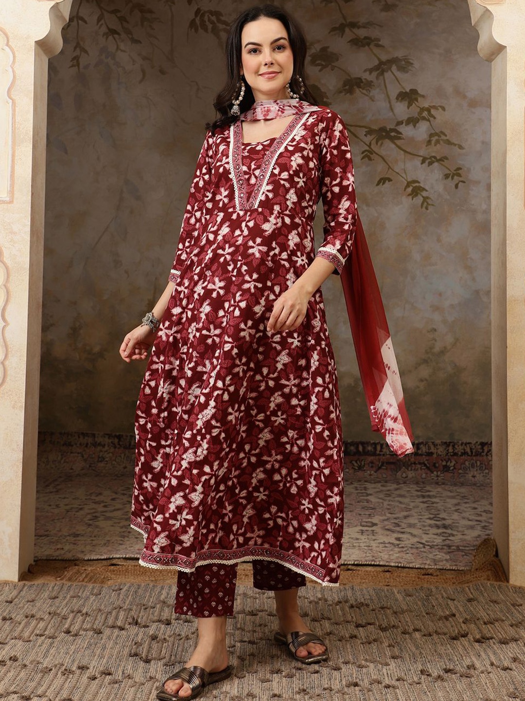 Sangria Rust Floral Printed Square Neck Gotta Patti Anarkali Kurta With Trousers & Dupatta
Sangria Rust Floral Printed Square Neck Gotta Patti Anarkali Kurta With Trousers & Dupatta