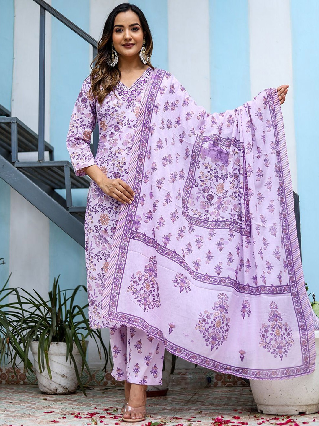 Benaaz Ethnic Motifs Embroidered Pure Cotton Straight Kurta With Trousers & Dupatta, Purple
Benaaz Ethnic Motifs Embroidered Pure Cotton Straight Kurta With Trousers & Dupatta, Purple