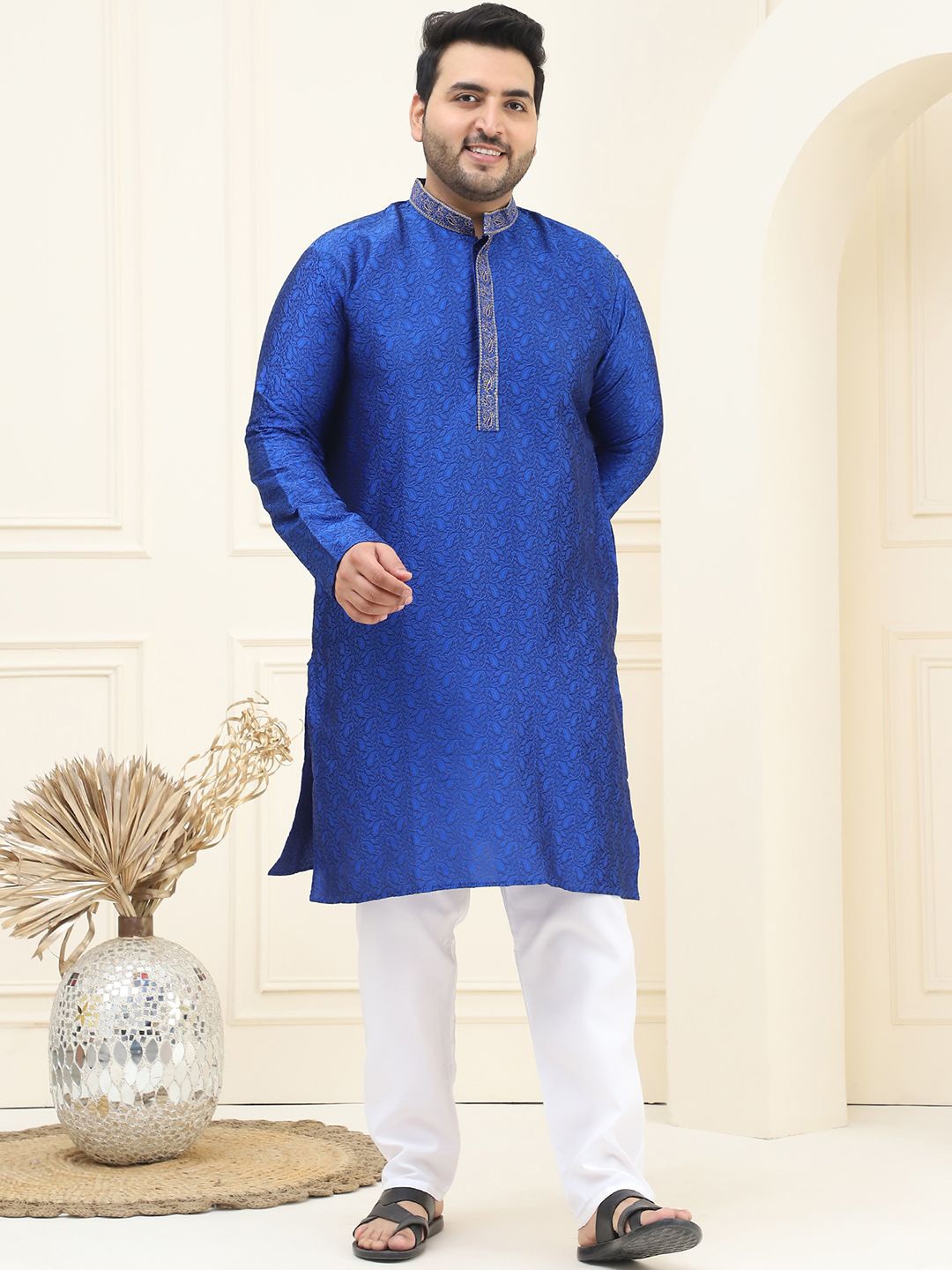 SOJANYA PLUS Woven Design Mandarin Collar Regular Straight Kurta with Pyjamas, Blue
SOJANYA PLUS Woven Design Mandarin Collar Regular Straight Kurta with Pyjamas, Blue