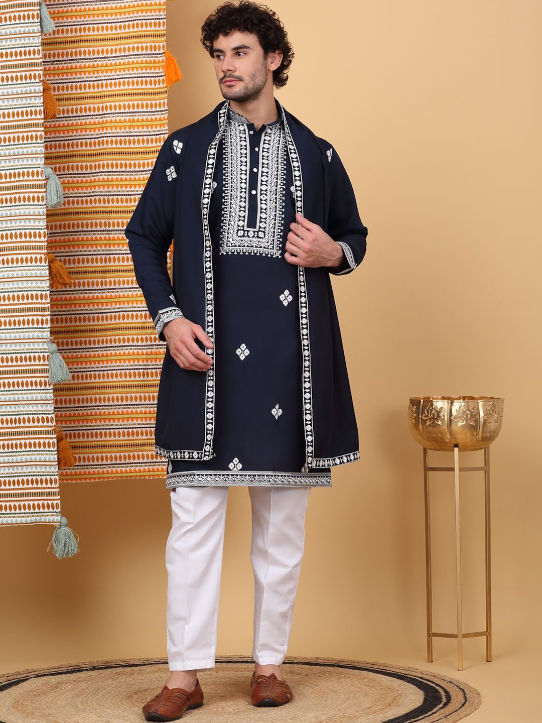 KRAFT INDIA LUXE Ethnic Motifs Embroidered Cotton Silk Kurta With Trousers & Dupatta, Navy blue
KRAFT INDIA LUXE Ethnic Motifs Embroidered Cotton Silk Kurta With Trousers & Dupatta, Navy blue