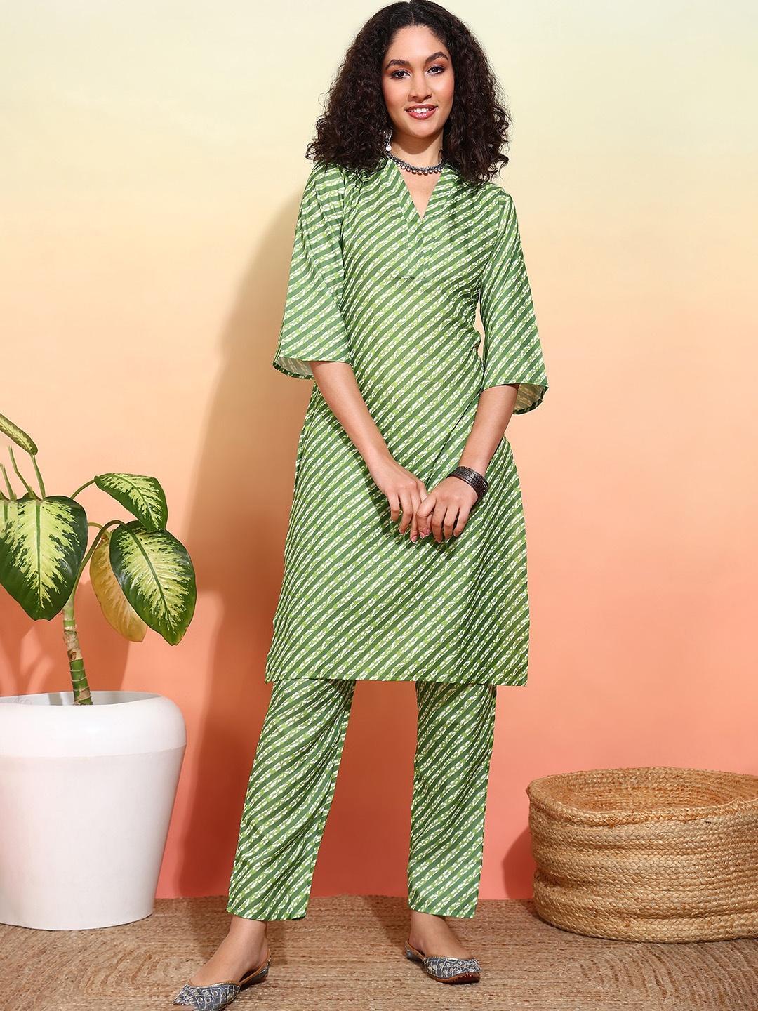 V TRADITION Leheriya Printed V-Neck Flared Sleeves Straight Kurta With Trousers, Green
V TRADITION Leheriya Printed V-Neck Flared Sleeves Straight Kurta With Trousers, Green