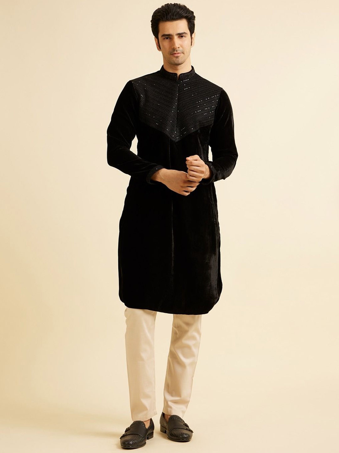 Manyavar Yoke Design Mandarin Collar Regular Sequinned Velvet Kurta With Pyjama, Black
Manyavar Yoke Design Mandarin Collar Regular Sequinned Velvet Kurta With Pyjama, Black