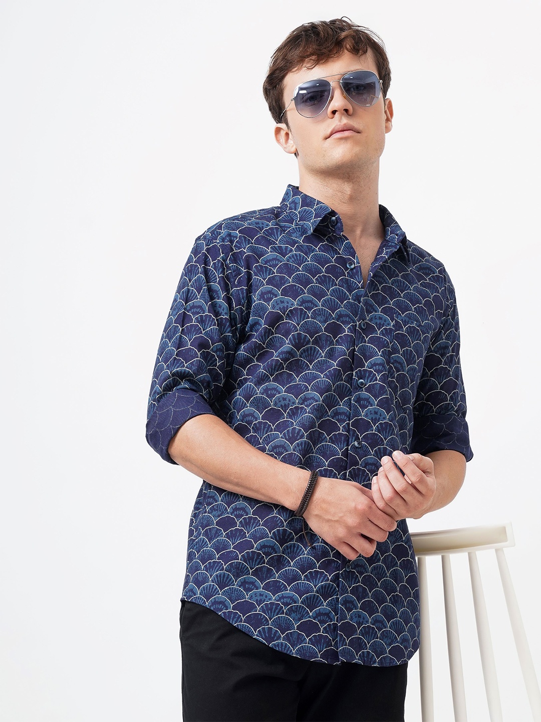 British Club Men Standard Spread Collar Abstract Printed Cotton Slim Fit Casual Shirt, Navy blue
British Club Men Standard Spread Collar Abstract Printed Cotton Slim Fit Casual Shirt, Navy blue