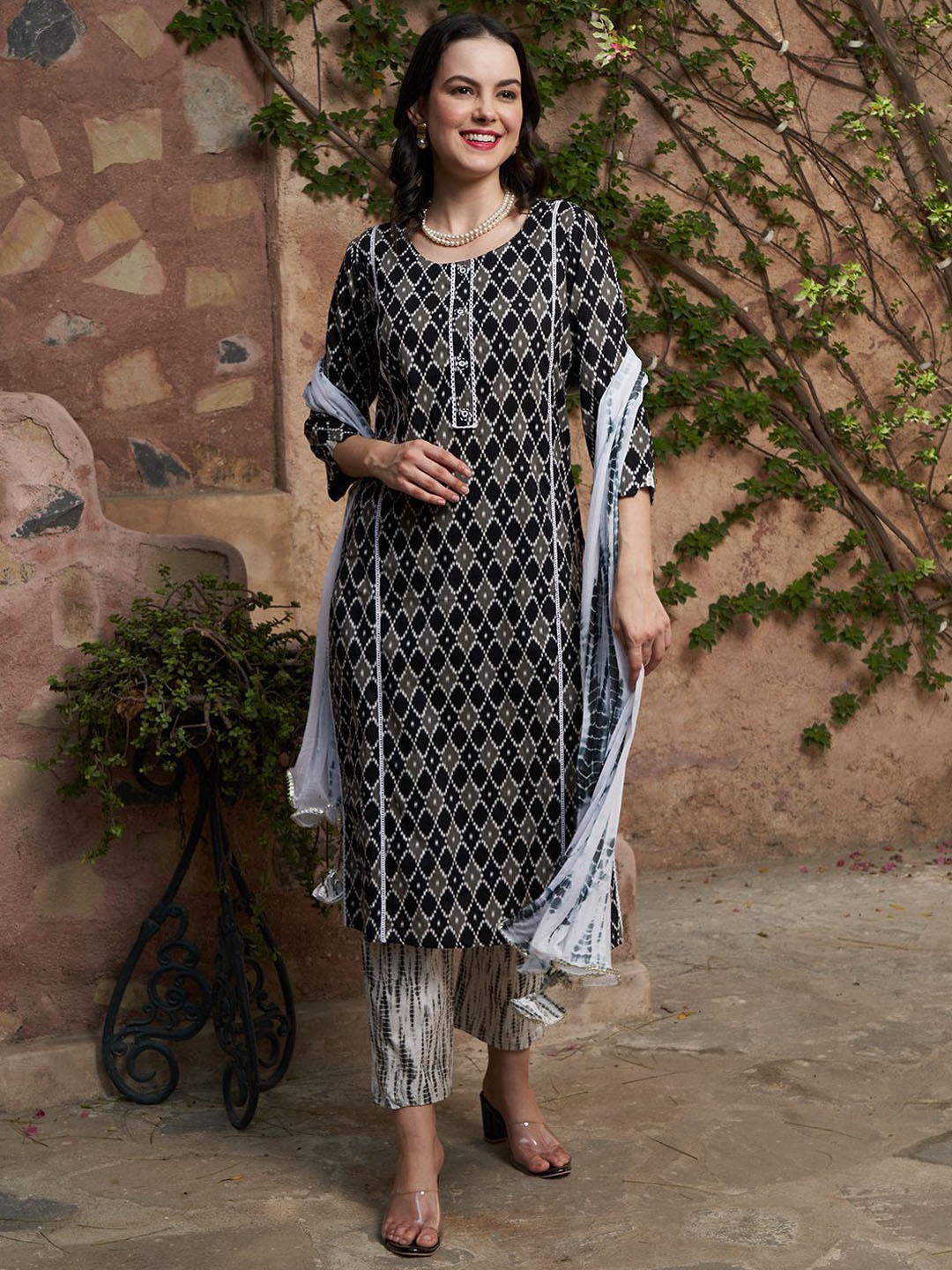 BANDIA Floral Printed Mirror Work Pure Cotton Straight Kurta with Trousers & With Dupatta, Black
BANDIA Floral Printed Mirror Work Pure Cotton Straight Kurta with Trousers & With Dupatta, Black