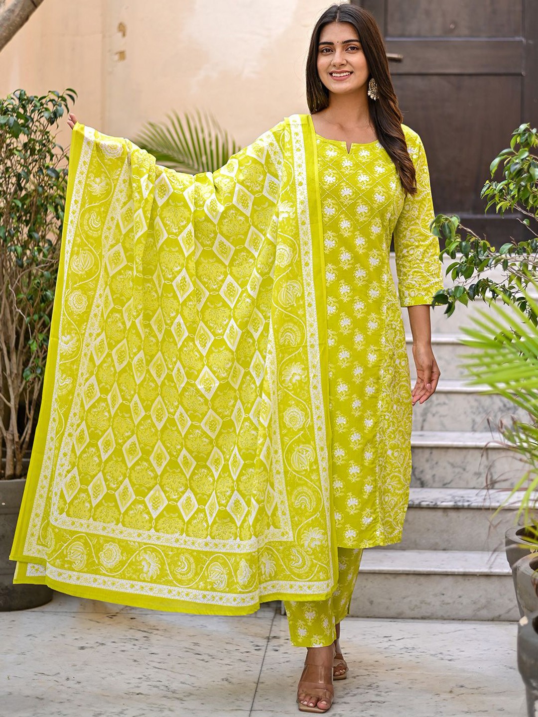Benaaz Paisley Printed Thread Work Pure Cotton Straight Kurta With Trousers & Dupatta, Green
Benaaz Paisley Printed Thread Work Pure Cotton Straight Kurta With Trousers & Dupatta, Green