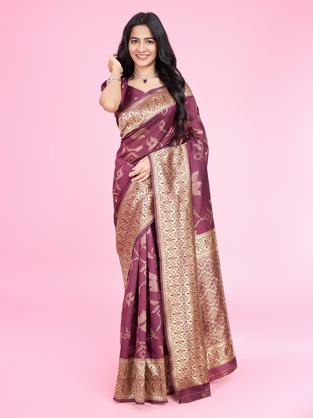 RICH & ROMAN Ethnic Mofits Woven Design Zari Pure Silk Banarasi Saree, Burgundy
RICH & ROMAN Ethnic Mofits Woven Design Zari Pure Silk Banarasi Saree, Burgundy