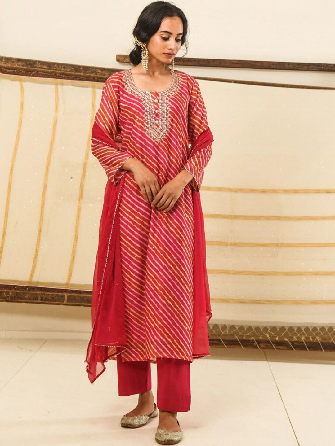 Anni Designer Leheriya Printed Thread Work Straight Kurta With Trouser & Dupatta, Red
Anni Designer Leheriya Printed Thread Work Straight Kurta With Trouser & Dupatta, Red