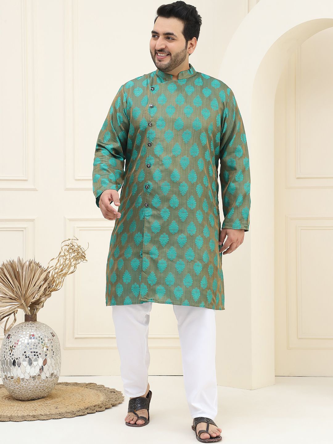 SOJANYA PLUS Plus Size Ethnic Motifs Embroidered Thread Work Kurta with Pyjamas, Green
SOJANYA PLUS Plus Size Ethnic Motifs Embroidered Thread Work Kurta with Pyjamas, Green