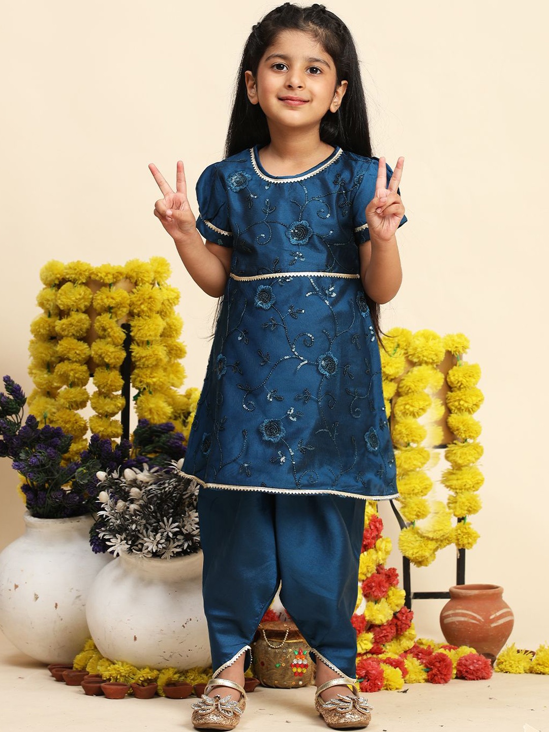 Cutiekins Girls Floral Embroidered Sequinned Puffed Sleeves Net A-Line Kurta & Dhoti Pants, Navy blue
Cutiekins Girls Floral Embroidered Sequinned Puffed Sleeves Net A-Line Kurta & Dhoti Pants, Navy blue