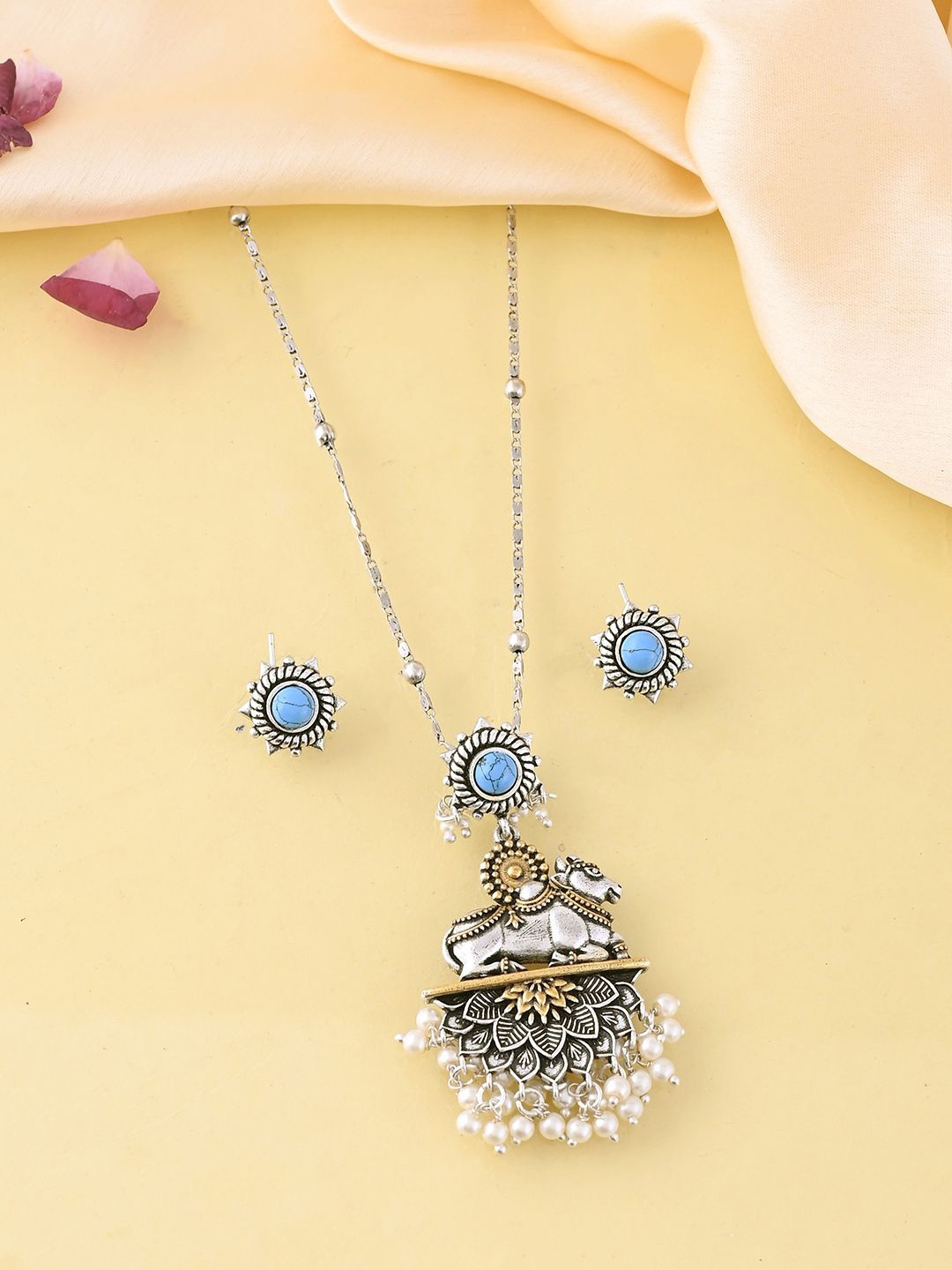 Voylla Silver-Plated Stone-Studded & Beaded Qasbah Nandi Oxidised Two Tone Jewellery Set
Voylla Silver-Plated Stone-Studded & Beaded Qasbah Nandi Oxidised Two Tone Jewellery Set