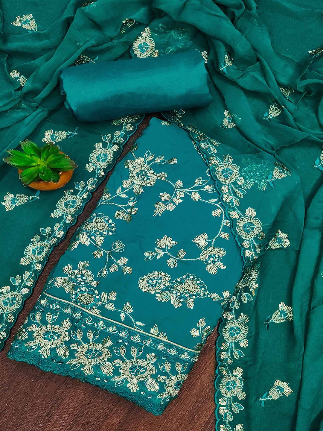 Peachmode Floral Embroidered Sequinned Organza Unstitched Dress Material, Green
Peachmode Floral Embroidered Sequinned Organza Unstitched Dress Material, Green