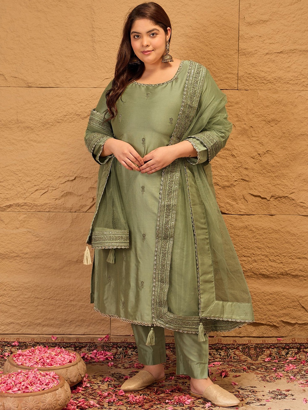 INDDUS PLUS Ethnic Motifs Embroidered Sequinned Straight Kurta with Trousers & Dupatta, Green
INDDUS PLUS Ethnic Motifs Embroidered Sequinned Straight Kurta with Trousers & Dupatta, Green