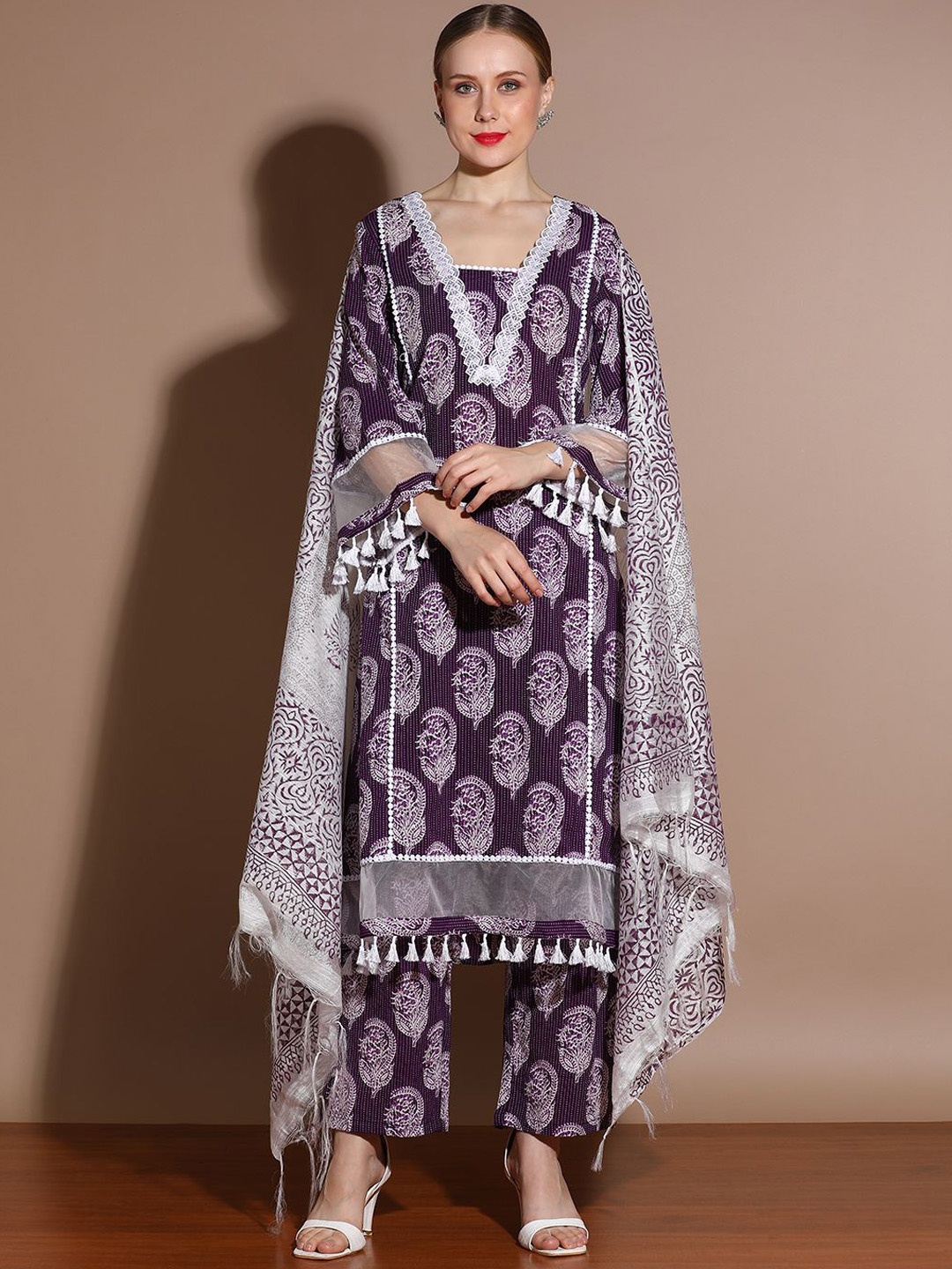 Anouk Floral Printed Regular Pure Cotton Straight Kurta with Palazzos & Dupatta, Purple
Anouk Floral Printed Regular Pure Cotton Straight Kurta with Palazzos & Dupatta, Purple