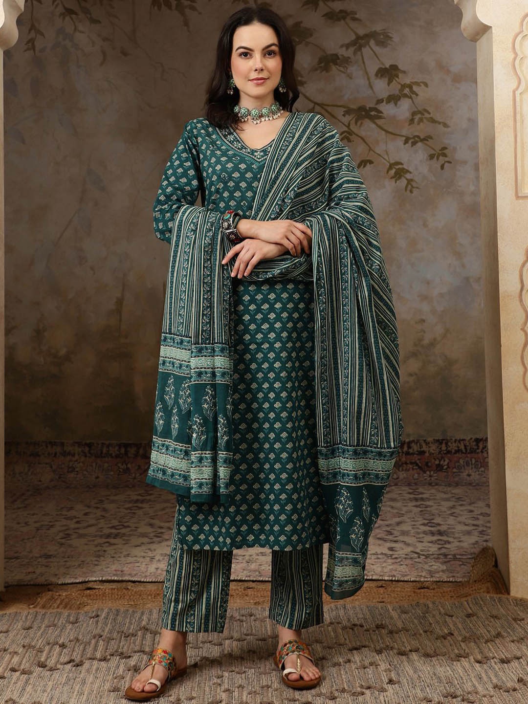 BANDIA Floral Printed Mirror Work Pure Cotton Straight Kurta With Trousers & Dupatta, Teal
BANDIA Floral Printed Mirror Work Pure Cotton Straight Kurta With Trousers & Dupatta, Teal