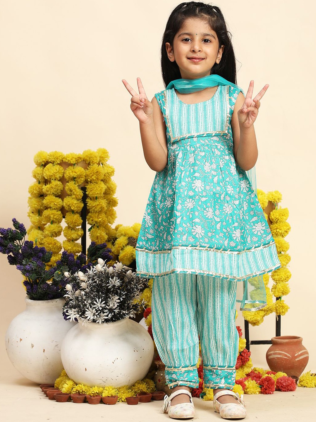 Cutiekins Girls Floral Printed Gotta Patti A-Line Kurta With Salwar & Dupatta, Turquoise blue
Cutiekins Girls Floral Printed Gotta Patti A-Line Kurta With Salwar & Dupatta, Turquoise blue