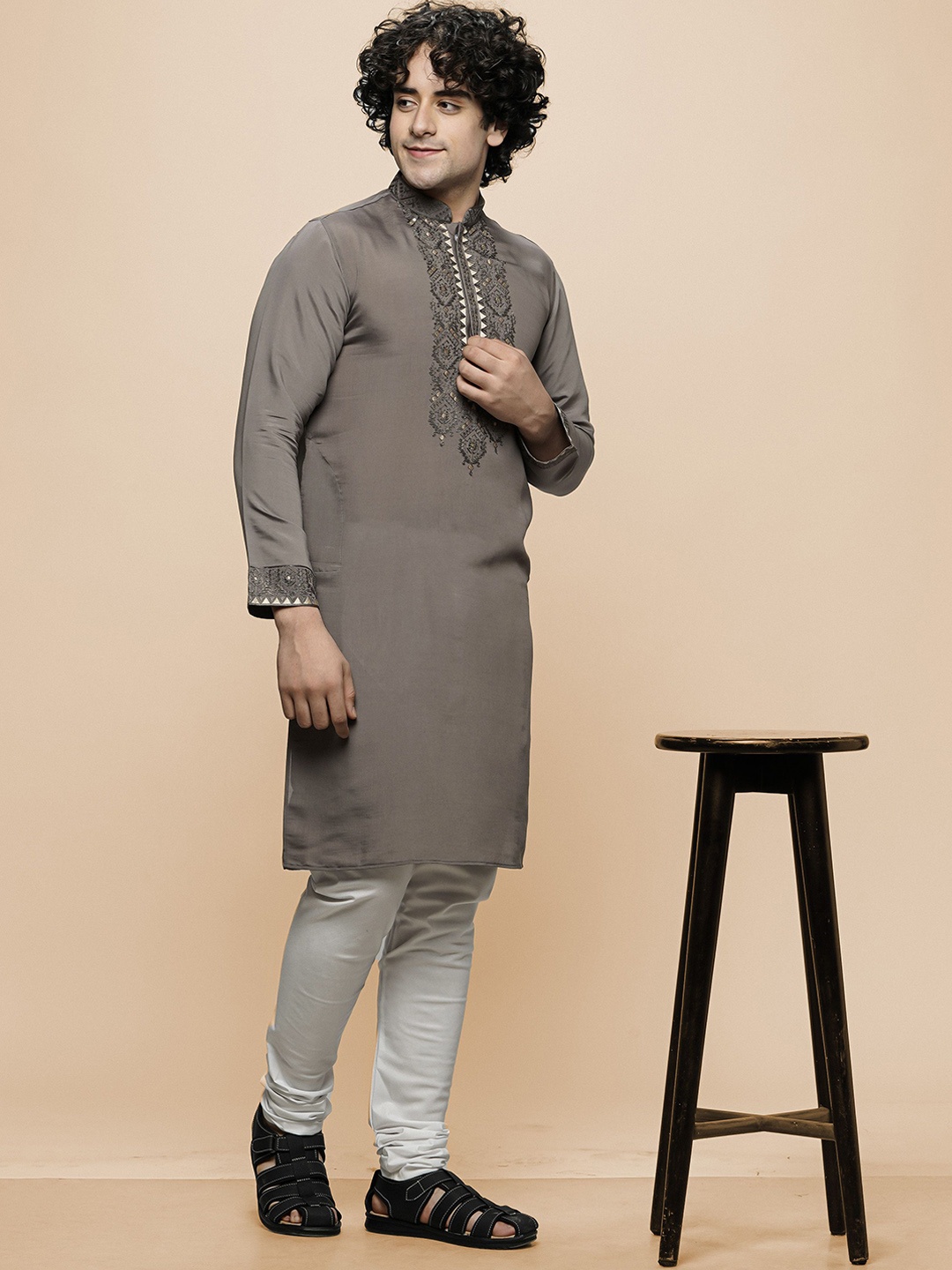 MAAHI FABS Floral Yoke Design Mandarin Collar Thread Work Straight Kurta with Churidar, Grey
MAAHI FABS Floral Yoke Design Mandarin Collar Thread Work Straight Kurta with Churidar, Grey