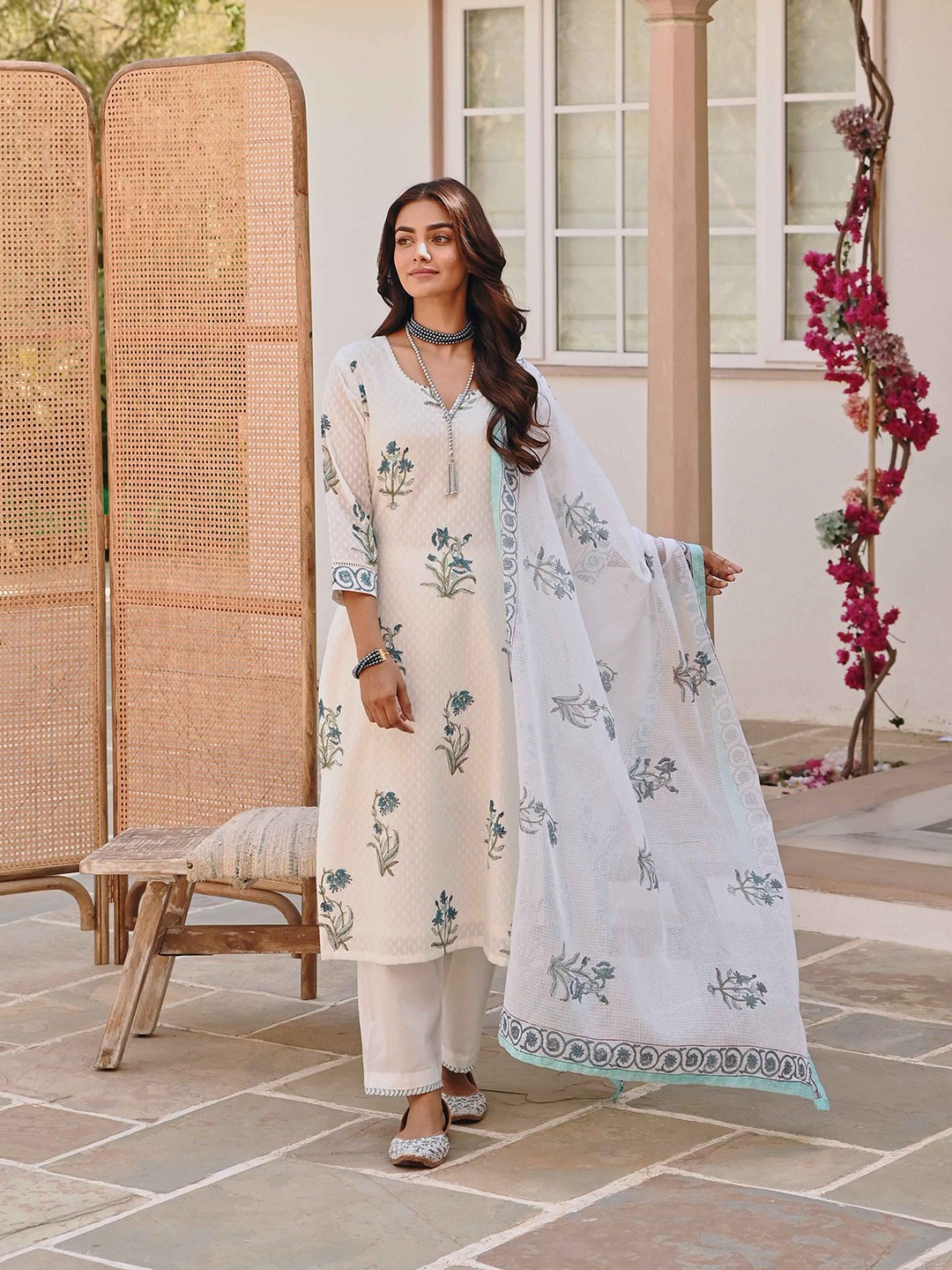 KARAJ JAIPUR Floral Block Printed Dobby Weave Pure Cotton Kurta with Trousers & Dupatta, White
KARAJ JAIPUR Floral Block Printed Dobby Weave Pure Cotton Kurta with Trousers & Dupatta, White