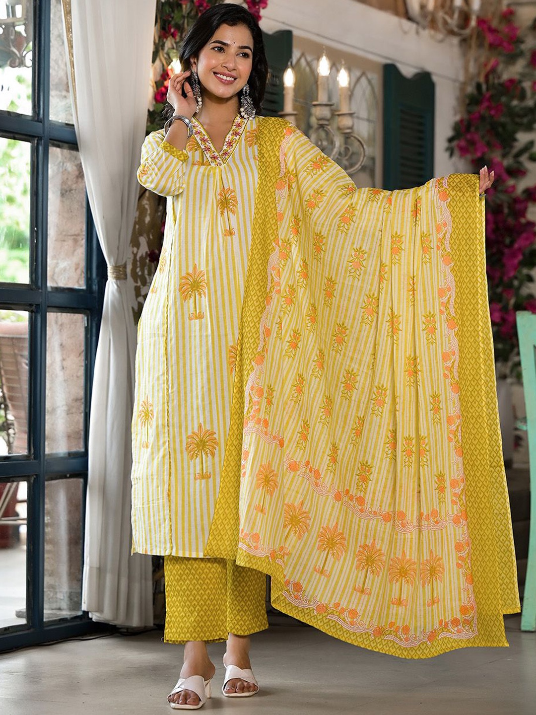 Benaaz Ethnic Motifs Printed Thread Work Pure Cotton Kurta with Trousers & Dupatta, Yellow
Benaaz Ethnic Motifs Printed Thread Work Pure Cotton Kurta with Trousers & Dupatta, Yellow