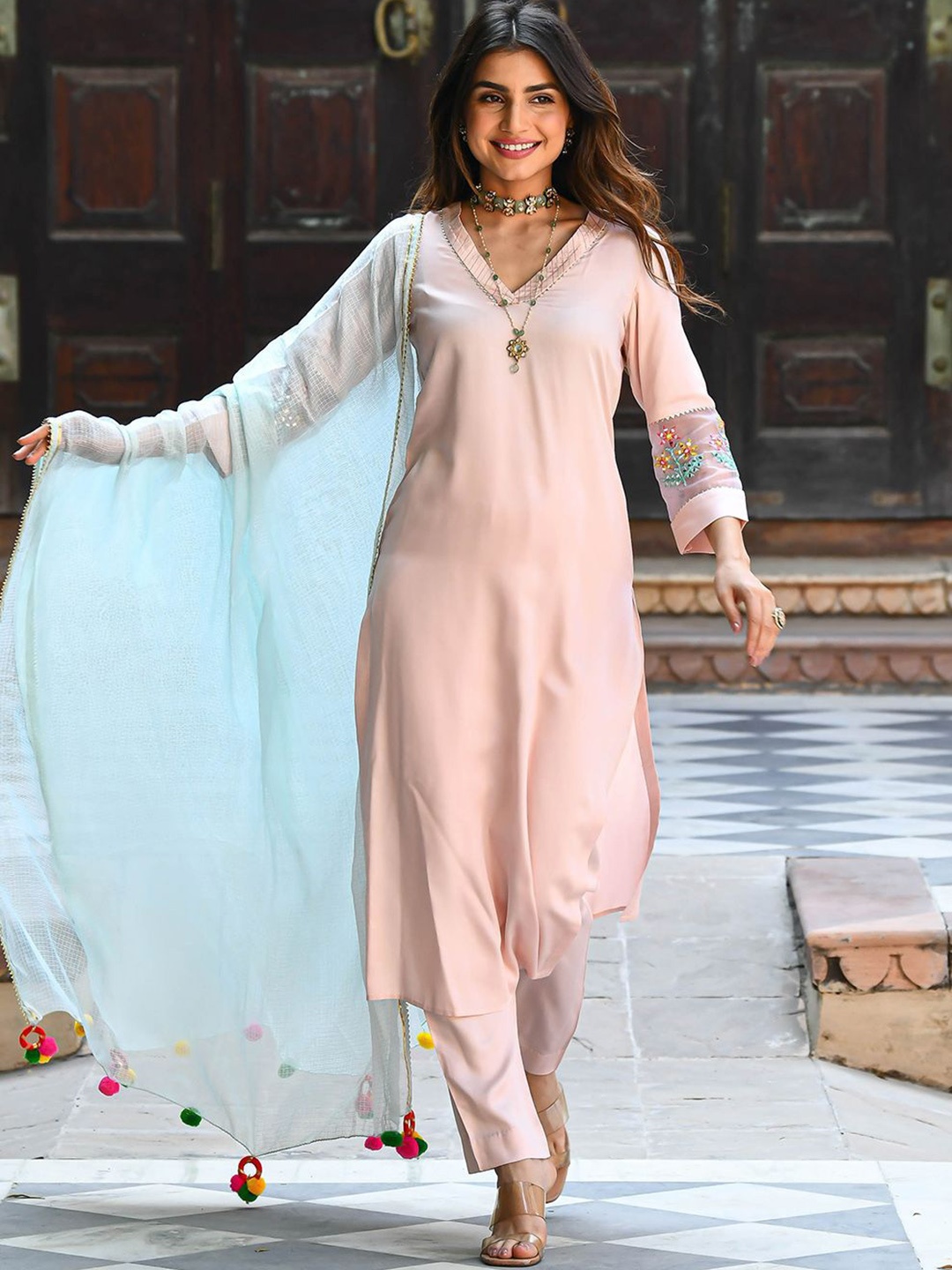 VredeVogel Ethnic Motifs Embroidered Straight Kurta with Trousers & With Dupatta, Peach
VredeVogel Ethnic Motifs Embroidered Straight Kurta with Trousers & With Dupatta, Peach