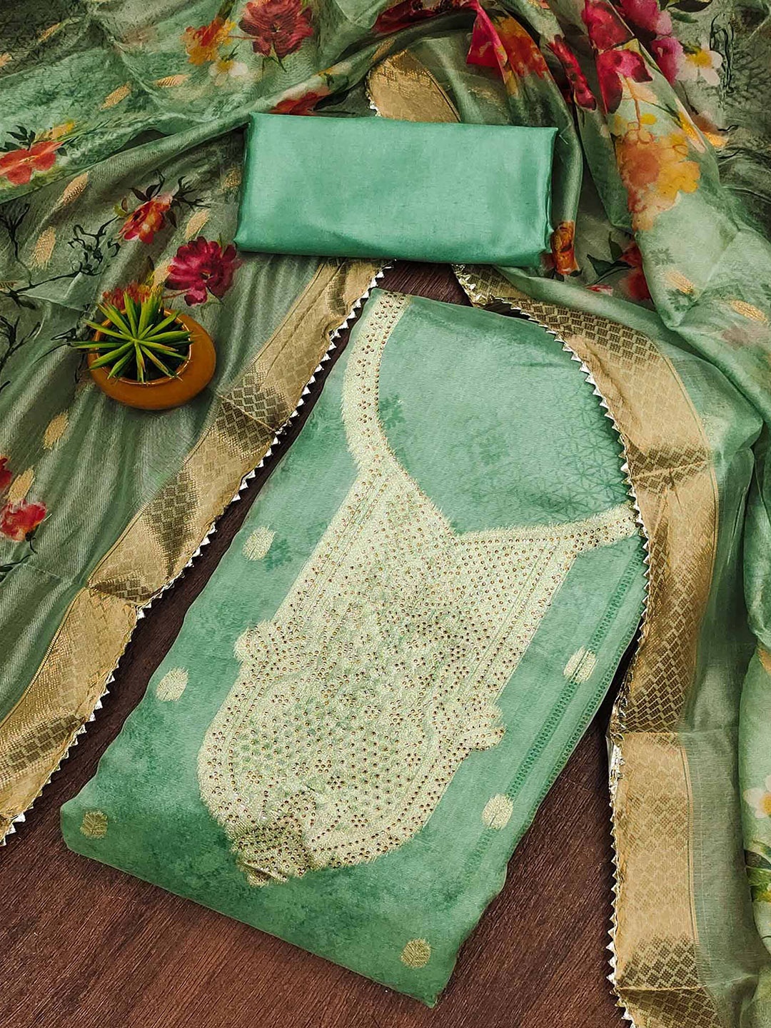 Peachmode Floral Woven Design Beads and Stones Organza Unstitched Dress Material, Green
Peachmode Floral Woven Design Beads and Stones Organza Unstitched Dress Material, Green