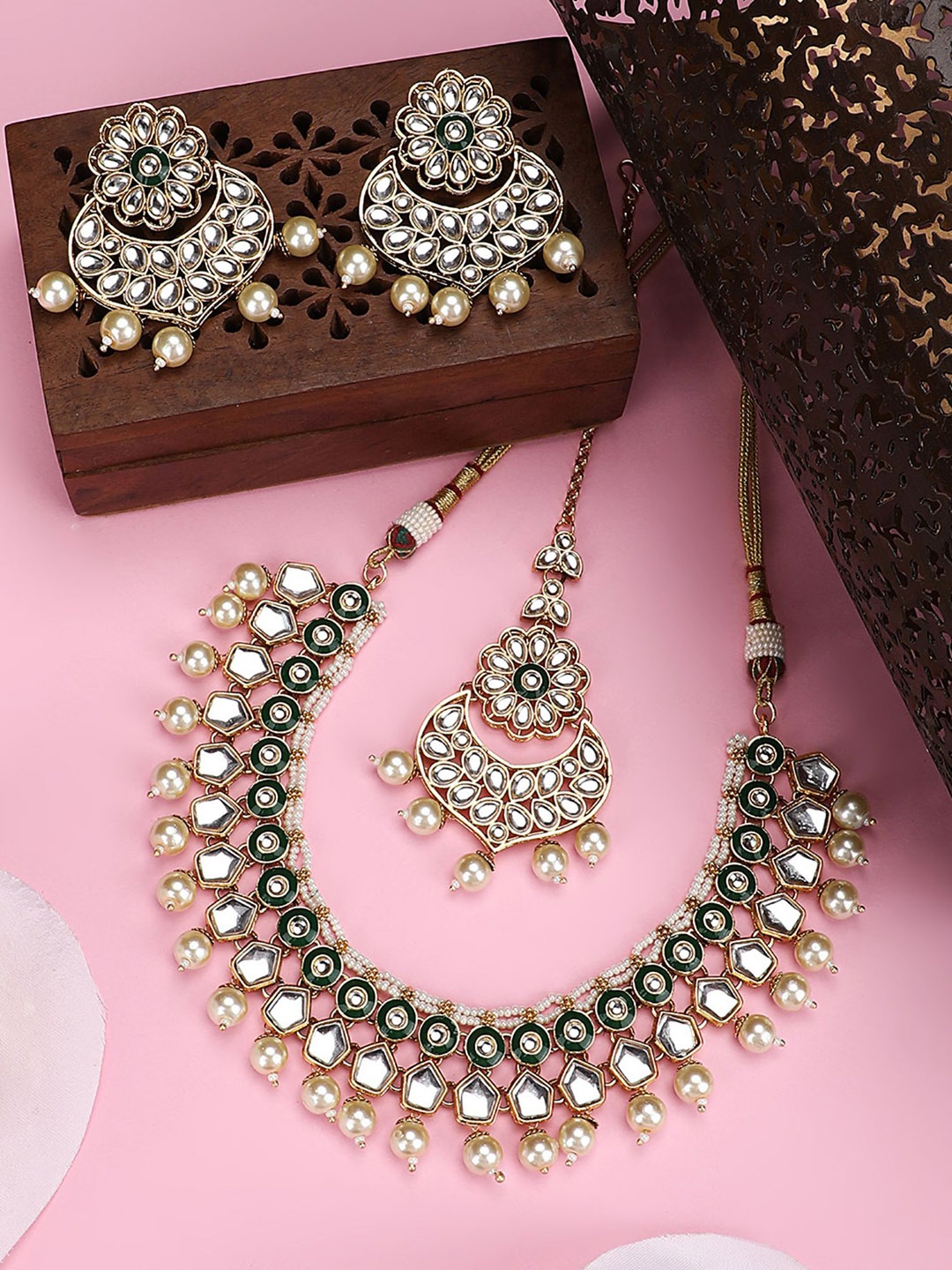 ANIKAS CREATION Gold-Plated Kundan-Studded & Beaded Necklace & Earrings With Maang Tika
ANIKAS CREATION Gold-Plated Kundan-Studded & Beaded Necklace & Earrings With Maang Tika