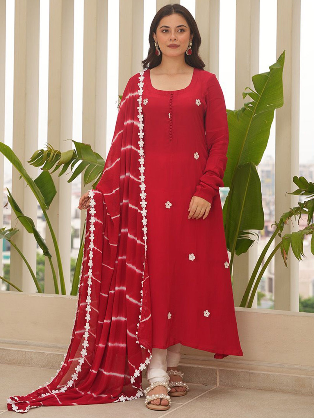 OneWe Floral Embroidered Gotta Patti Pure Silk Kurta With Churidar & Dupatta, Red
OneWe Floral Embroidered Gotta Patti Pure Silk Kurta With Churidar & Dupatta, Red