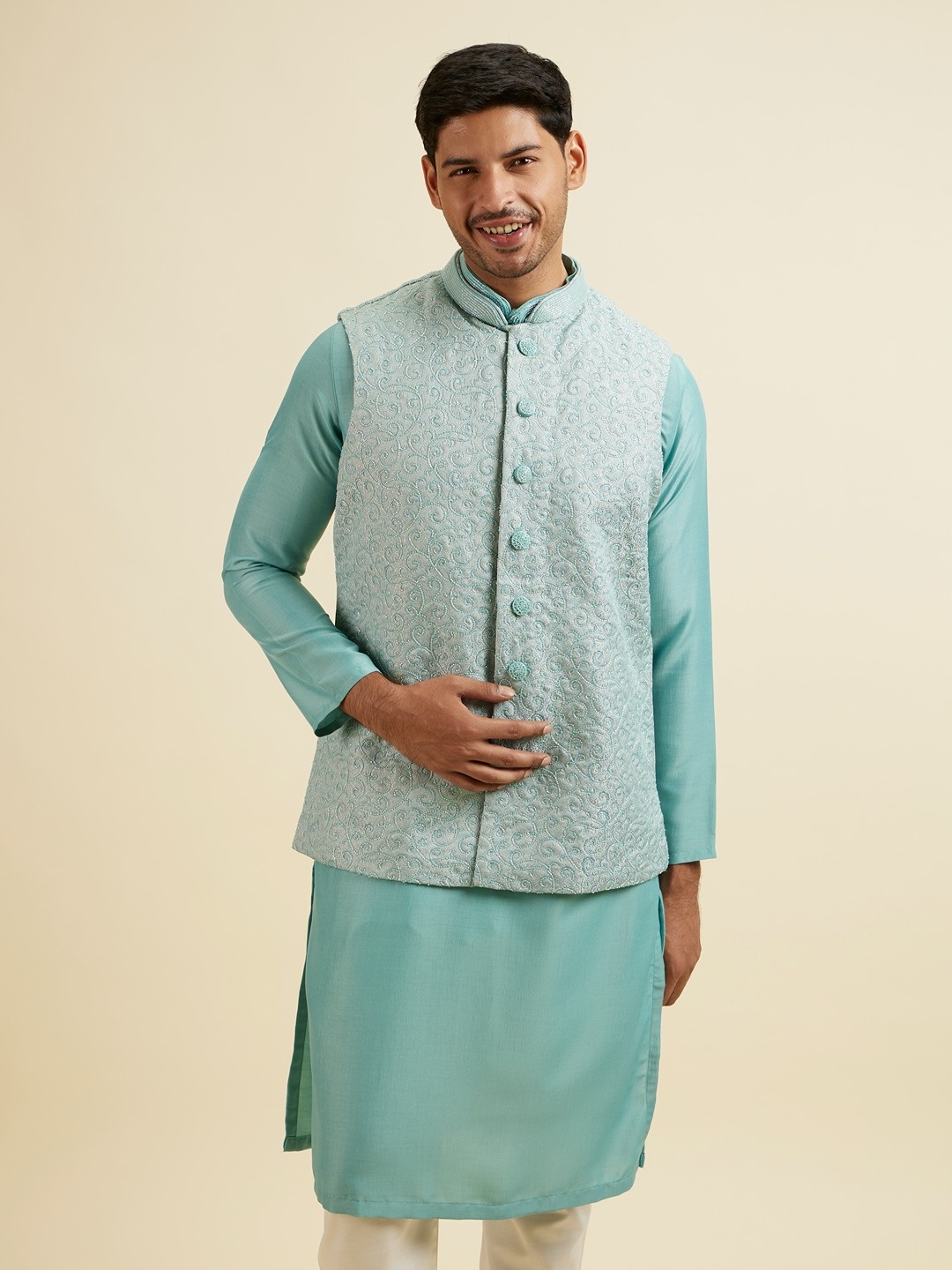 Manyavar Men Ethnic Motifs Embroidered Regular Thread Work Kurta and Pyjamas with Jacket, Green
Manyavar Men Ethnic Motifs Embroidered Regular Thread Work Kurta and Pyjamas with Jacket, Green