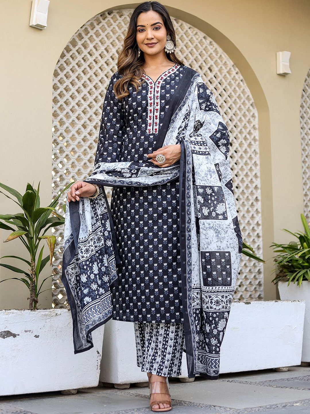 Benaaz Floral Printed V-Neck Pure Cotton Straight Kurta with Trousers & Dupatta, Black
Benaaz Floral Printed V-Neck Pure Cotton Straight Kurta with Trousers & Dupatta, Black