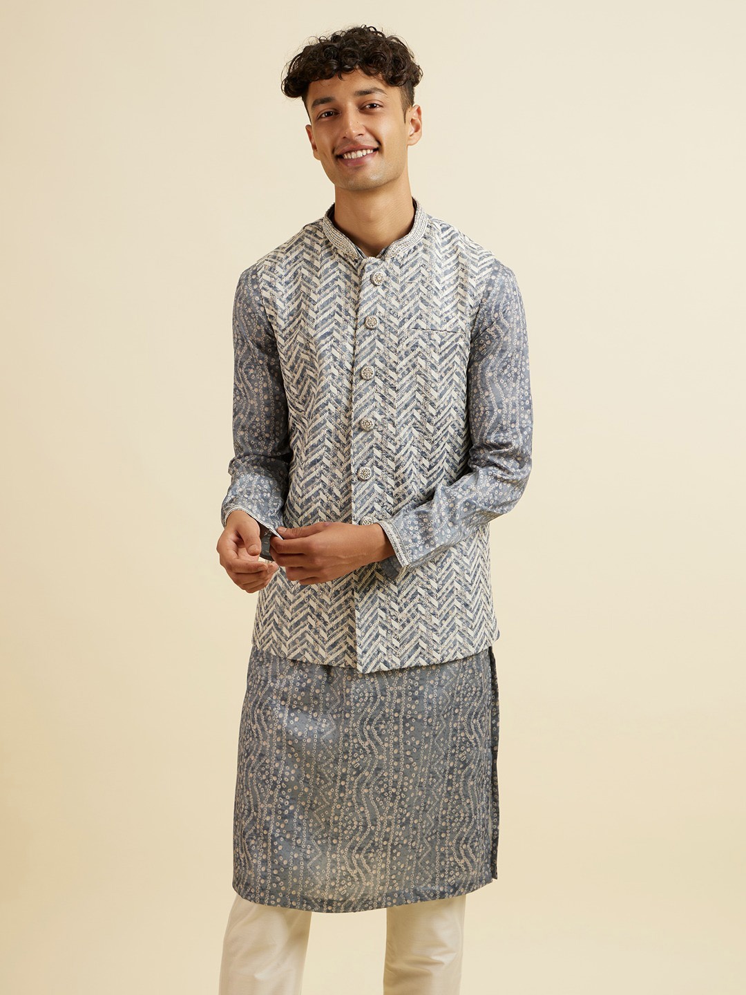 Manyavar Men Ethnic Motifs Embroidered Regular Thread Work Kurta and Pyjamas with Jacket, Grey
Manyavar Men Ethnic Motifs Embroidered Regular Thread Work Kurta and Pyjamas with Jacket, Grey