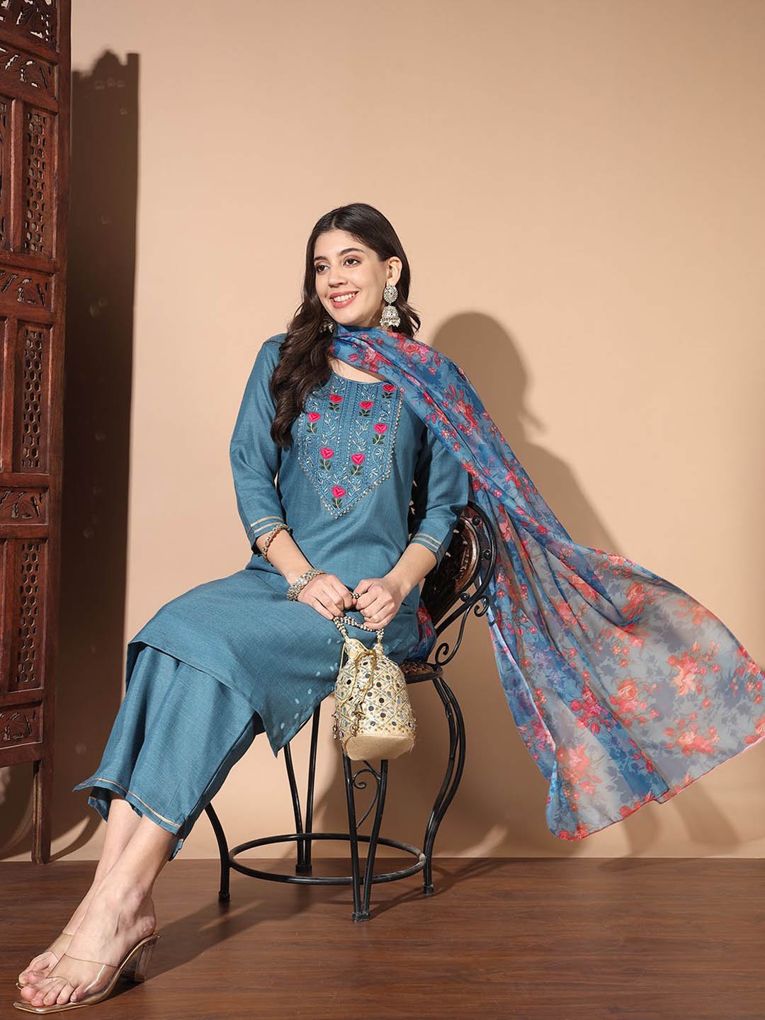VredeVogel Floral Yoke Design Regular Thread Work Kurta With Trousers & Dupatta, Blue
VredeVogel Floral Yoke Design Regular Thread Work Kurta With Trousers & Dupatta, Blue