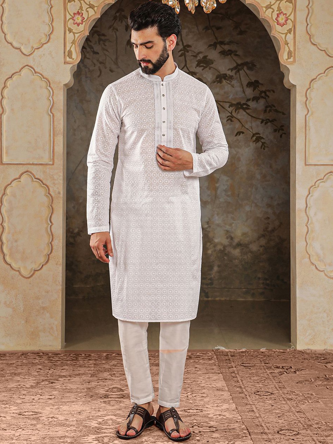 HOUSE OF DEYANN Ethnic Motifs Embroidered Thread Work Pure Cotton Kurta with Pyjamas, White
HOUSE OF DEYANN Ethnic Motifs Embroidered Thread Work Pure Cotton Kurta with Pyjamas, White
